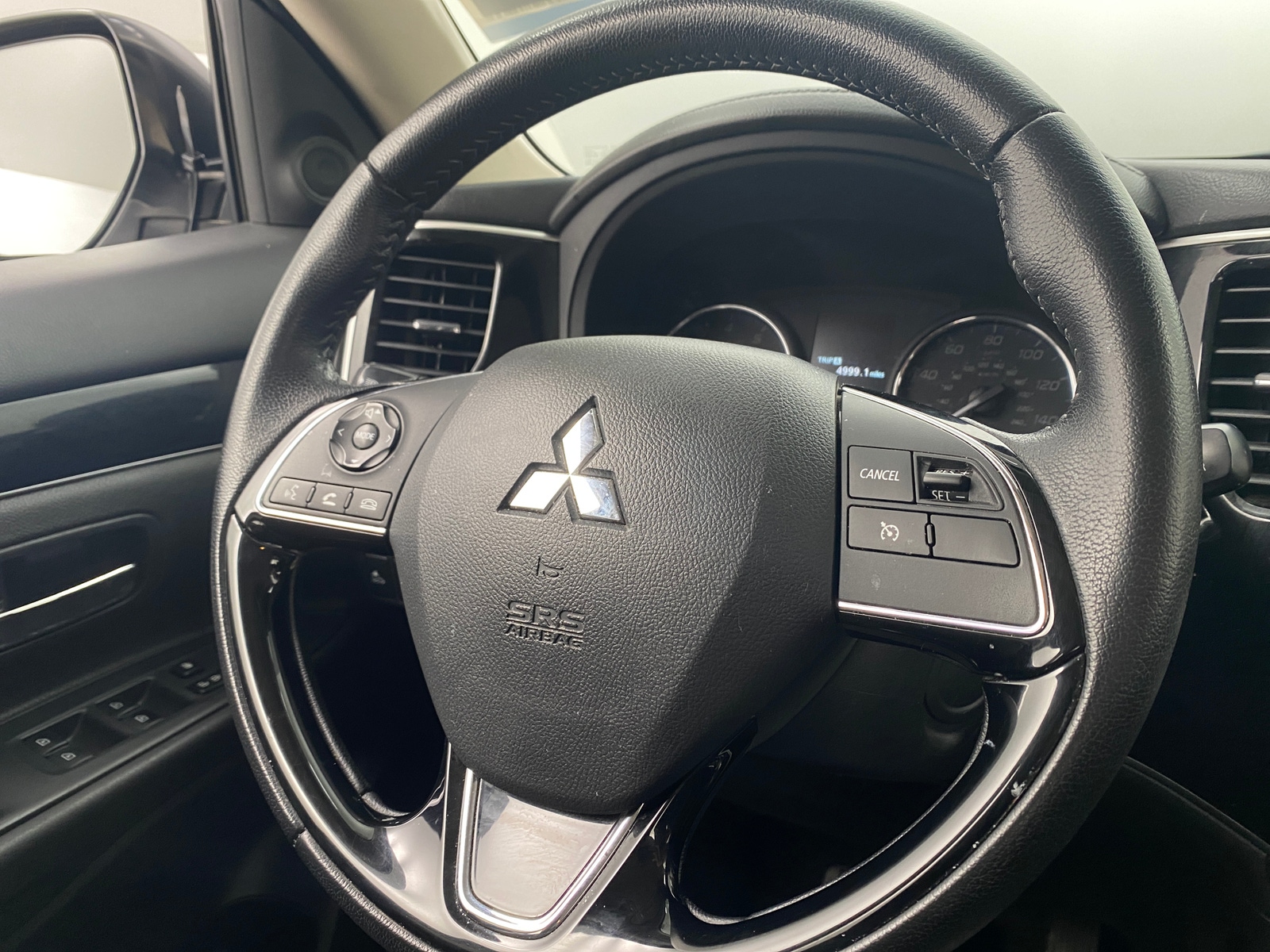 Thumbnail: 2020 Mitsubishi Outlander - 5