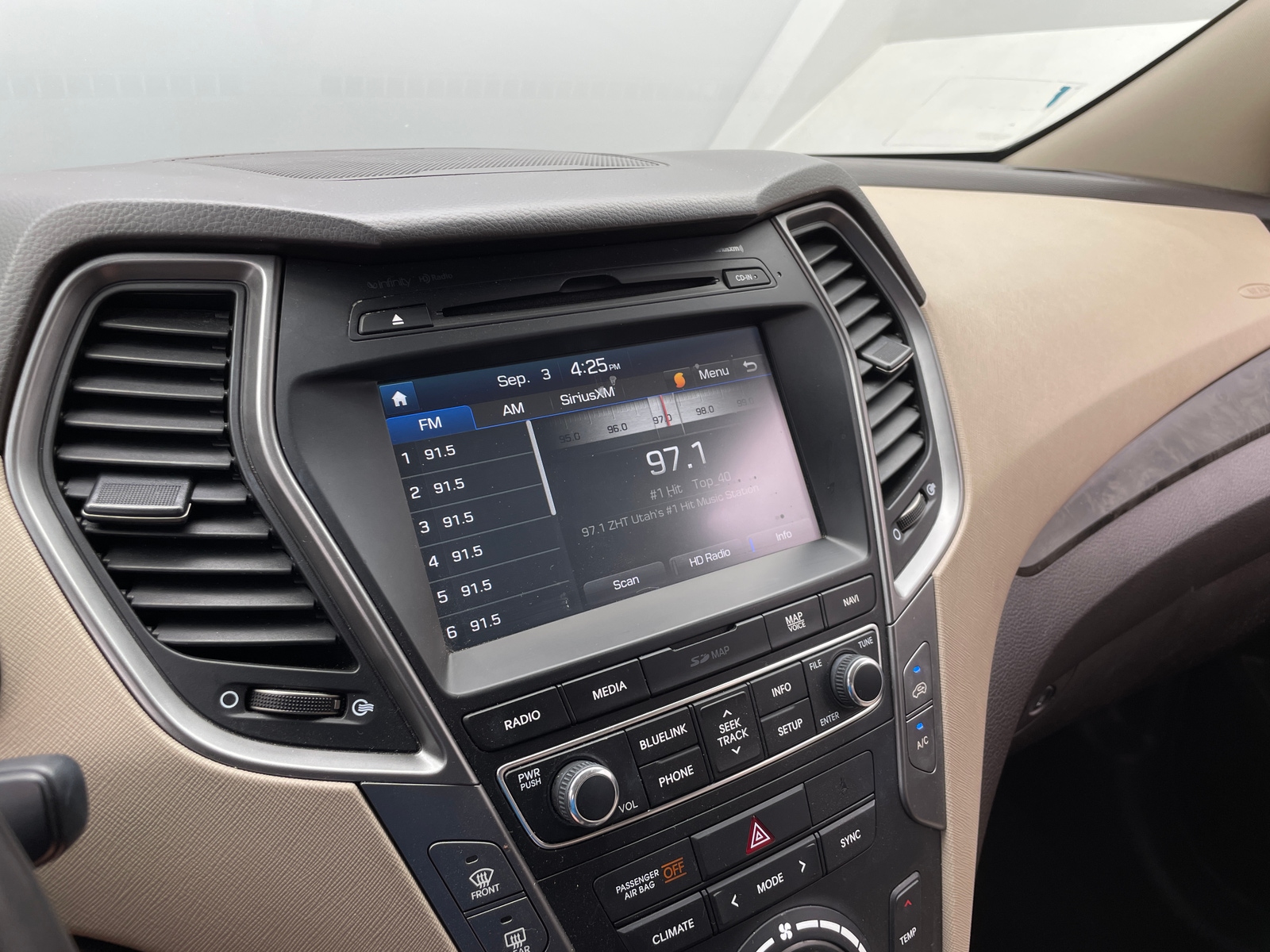Thumbnail: 2017 Hyundai Santa Fe - 3