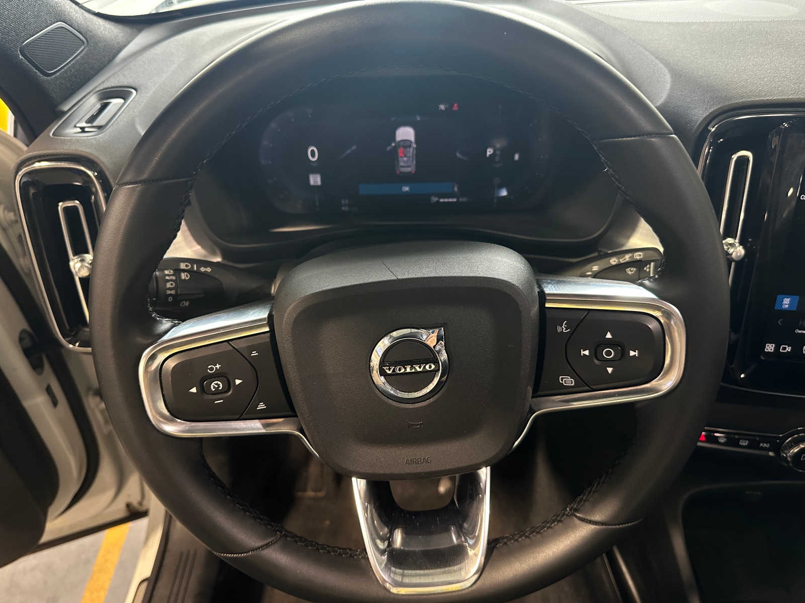 Thumbnail: 2024 Volvo XC40 - 5