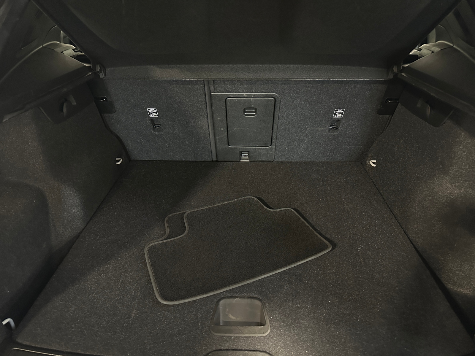 Thumbnail: 2024 Volvo XC40 - 7