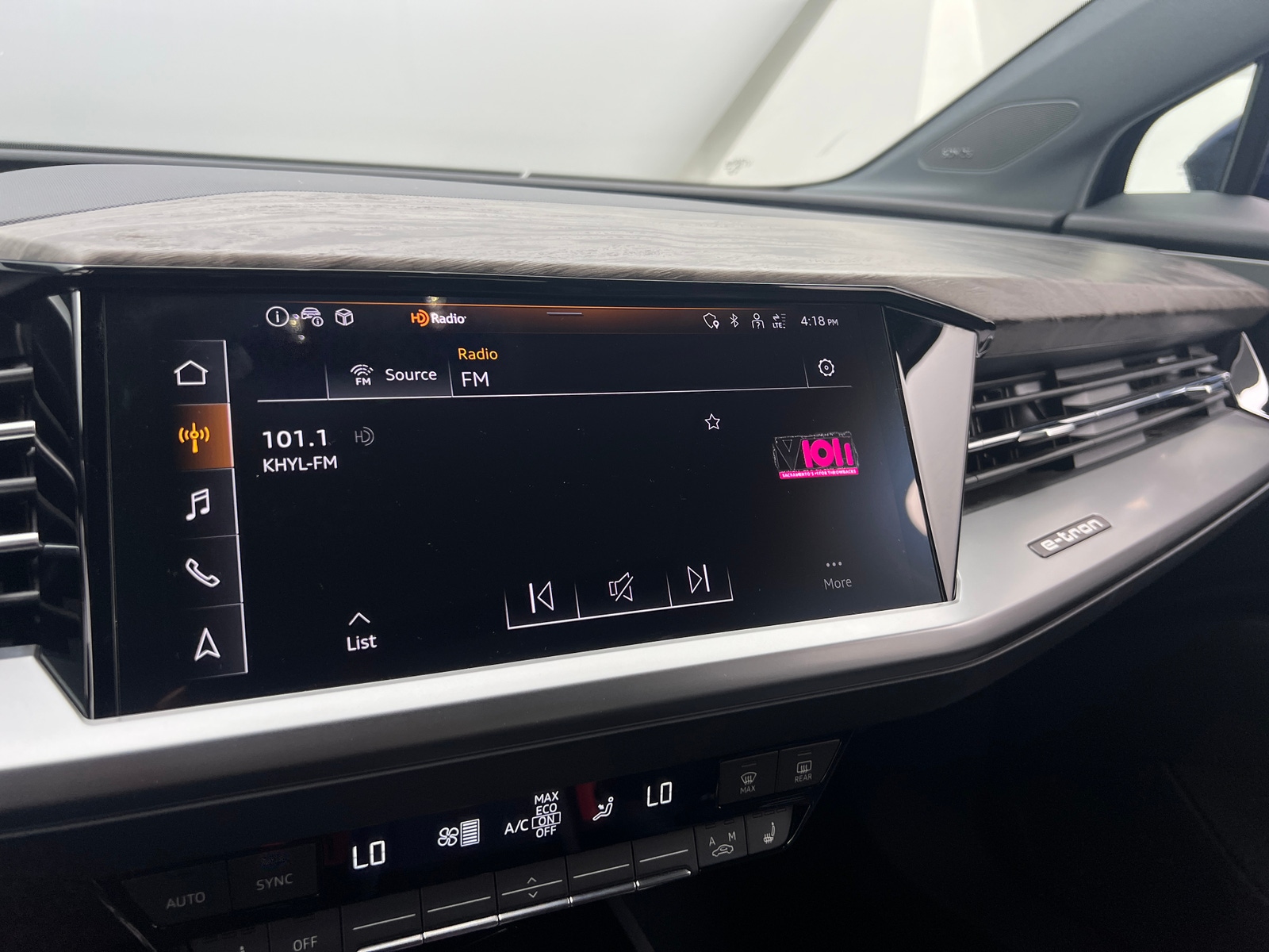 Thumbnail: 2023 Audi Q4 e-tron - 3