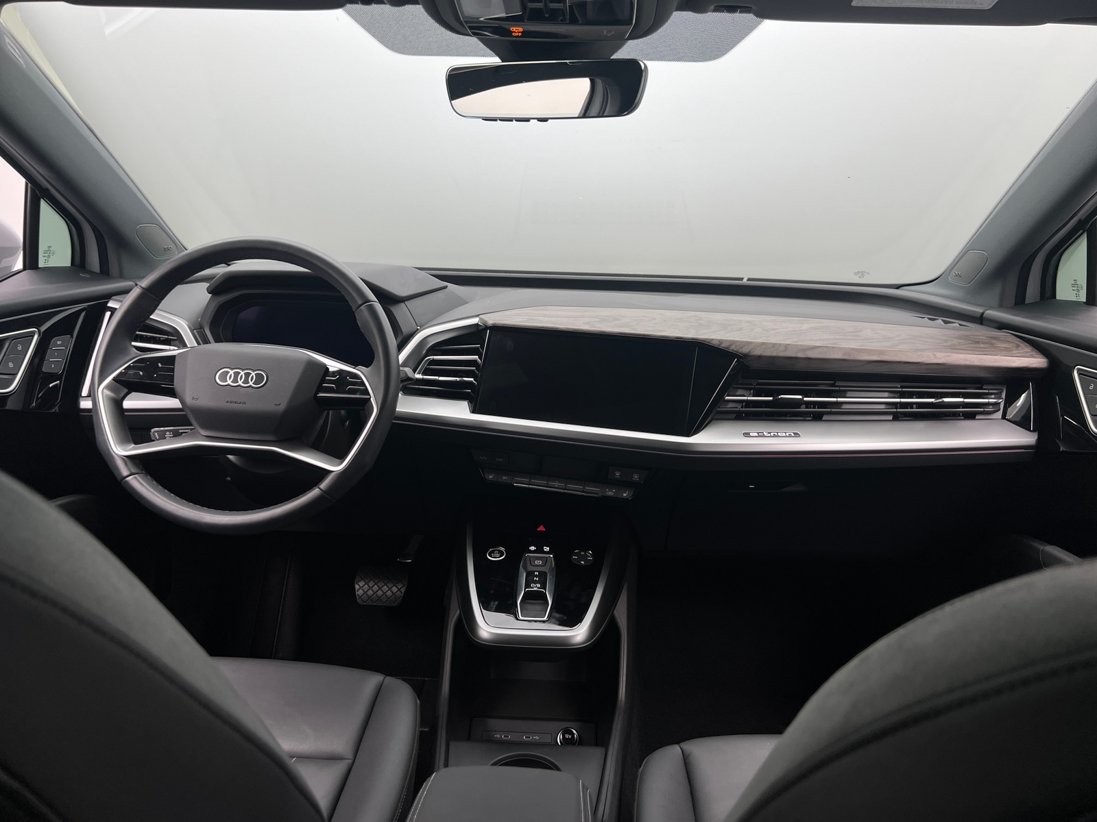 Thumbnail: 2023 Audi Q4 e-tron - 2