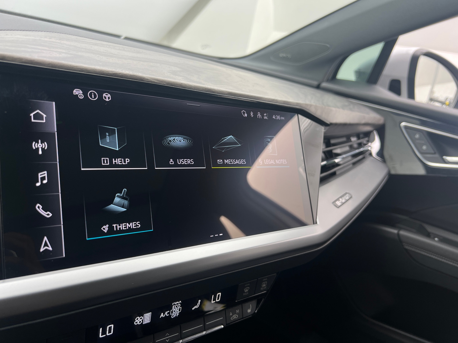 Thumbnail: 2023 Audi Q4 e-tron - 3