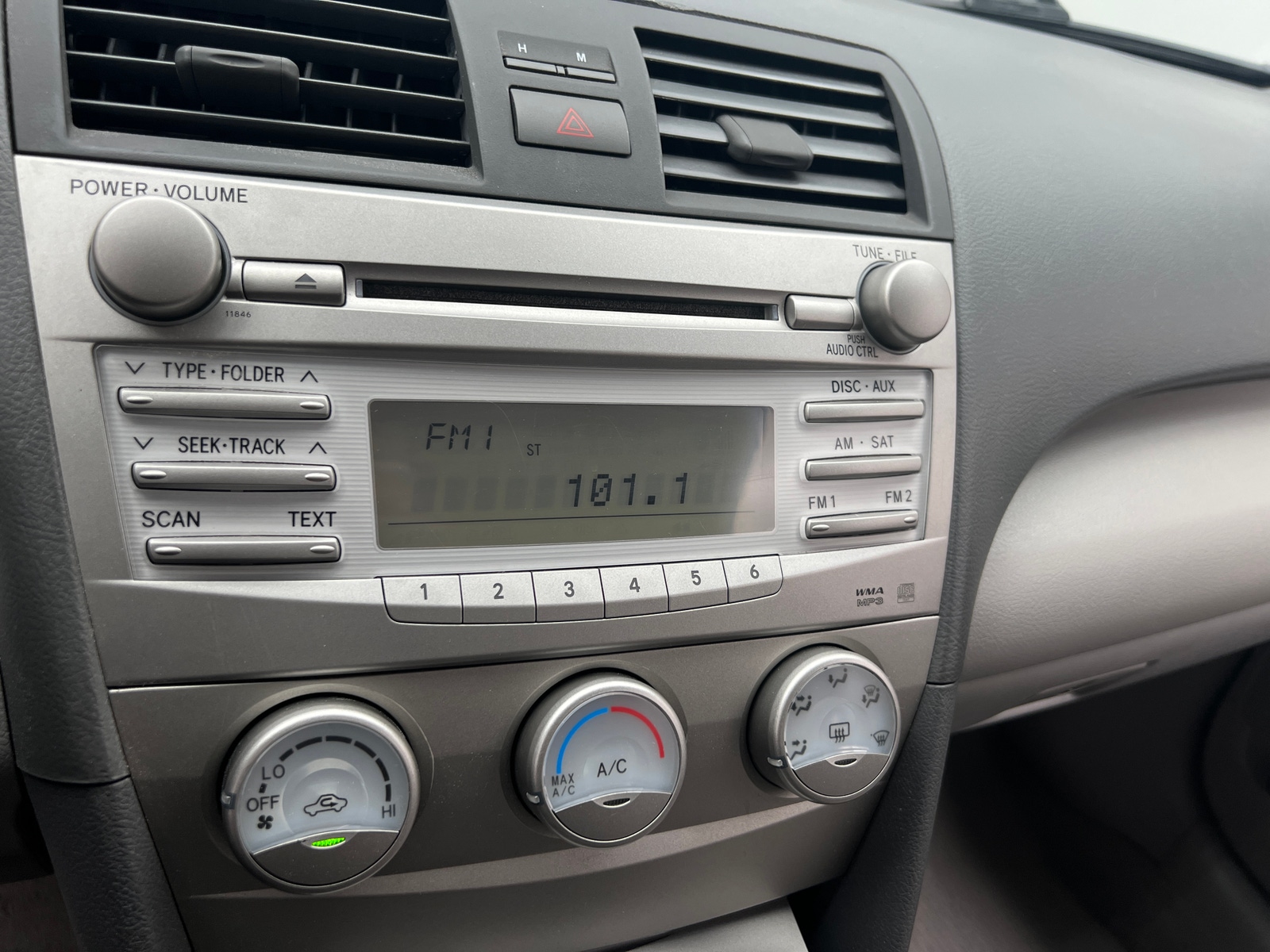 Thumbnail: 2011 Toyota Camry - 4