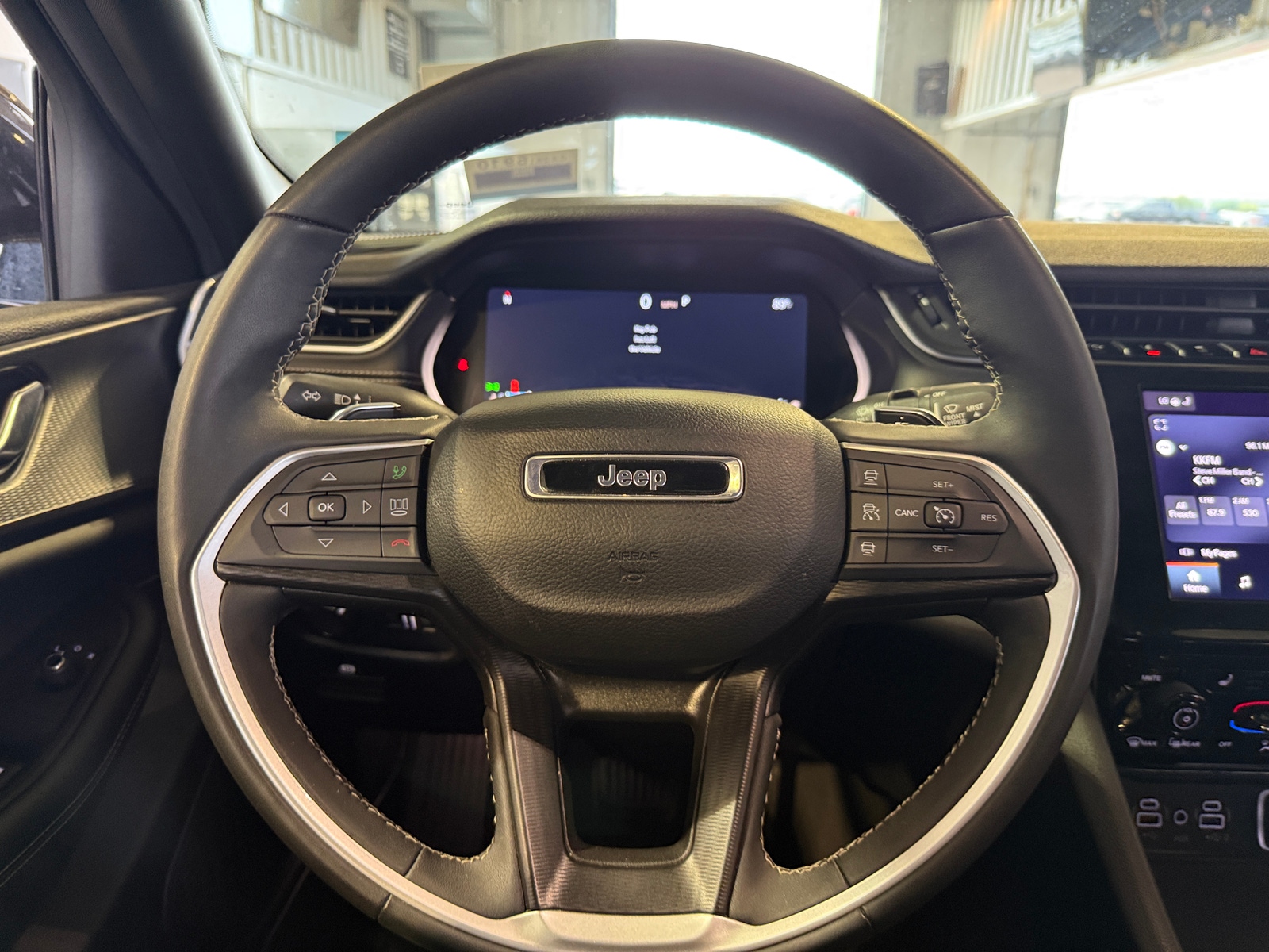 Thumbnail: 2024 Jeep Grand Cherokee L - 4