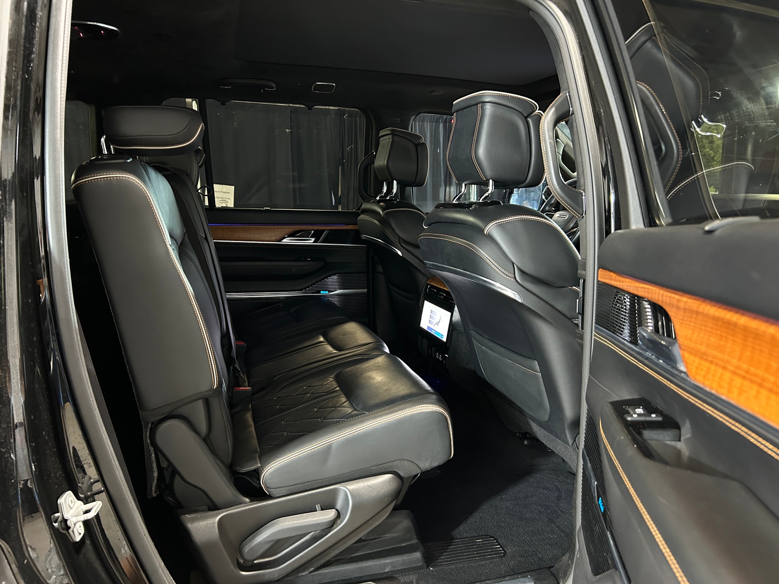 Thumbnail: 2022 Jeep Grand Wagoneer - 5