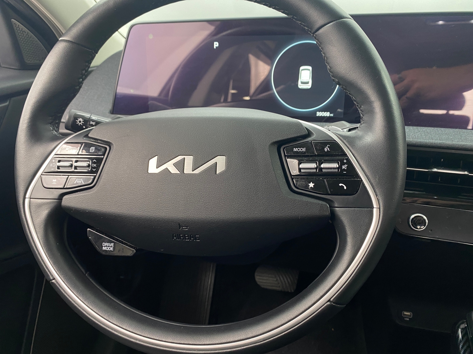 Thumbnail: 2022 Kia EV6 - 4