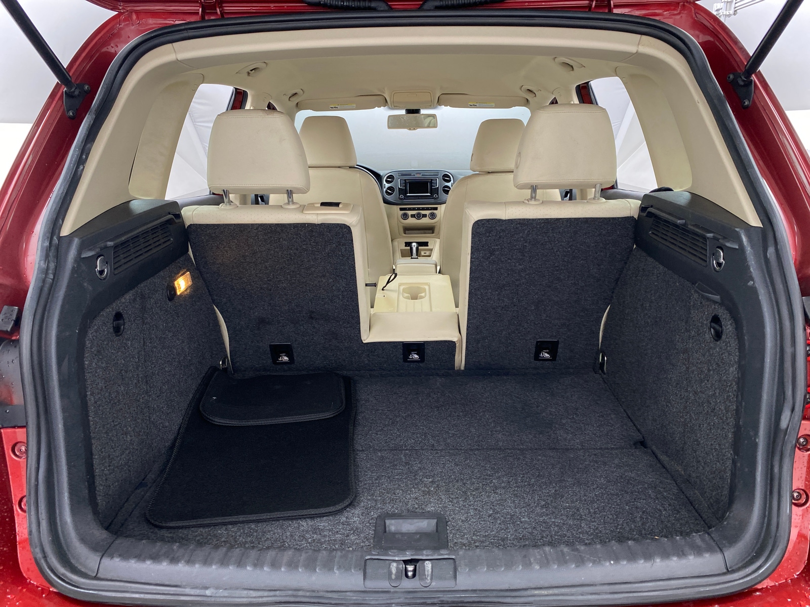 Thumbnail: 2016 Volkswagen Tiguan - 7