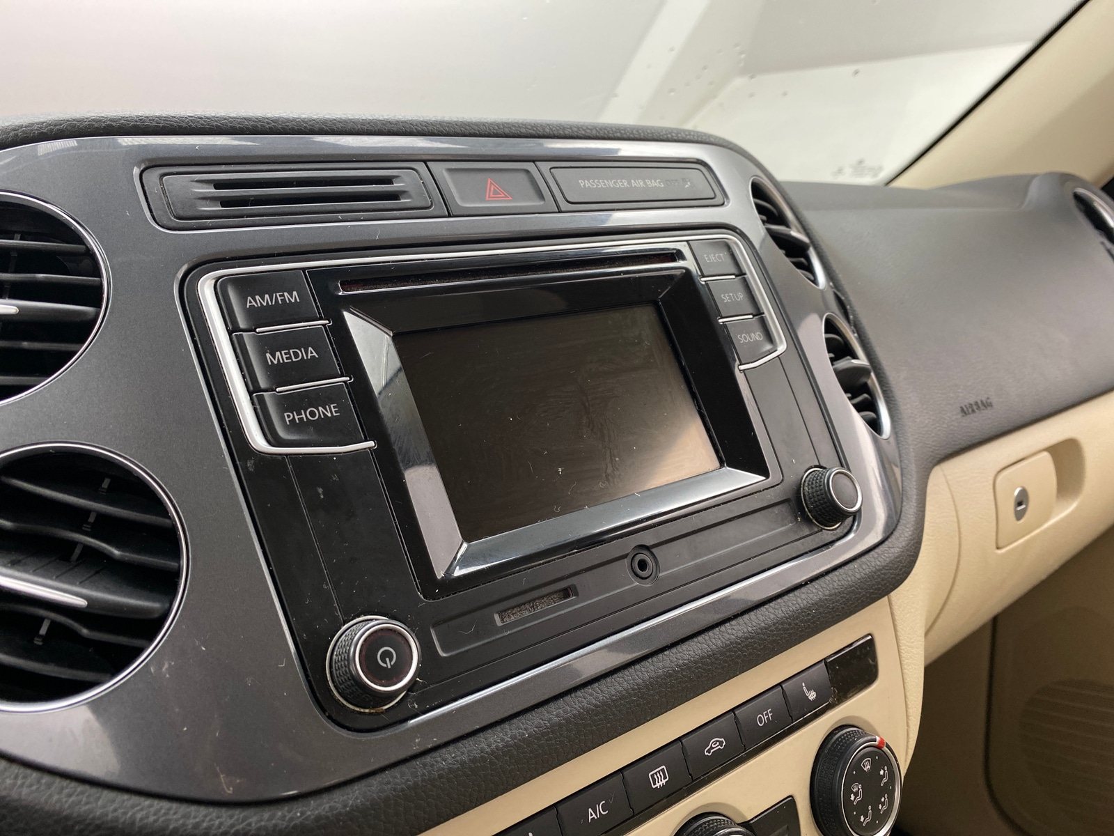 Thumbnail: 2016 Volkswagen Tiguan - 4