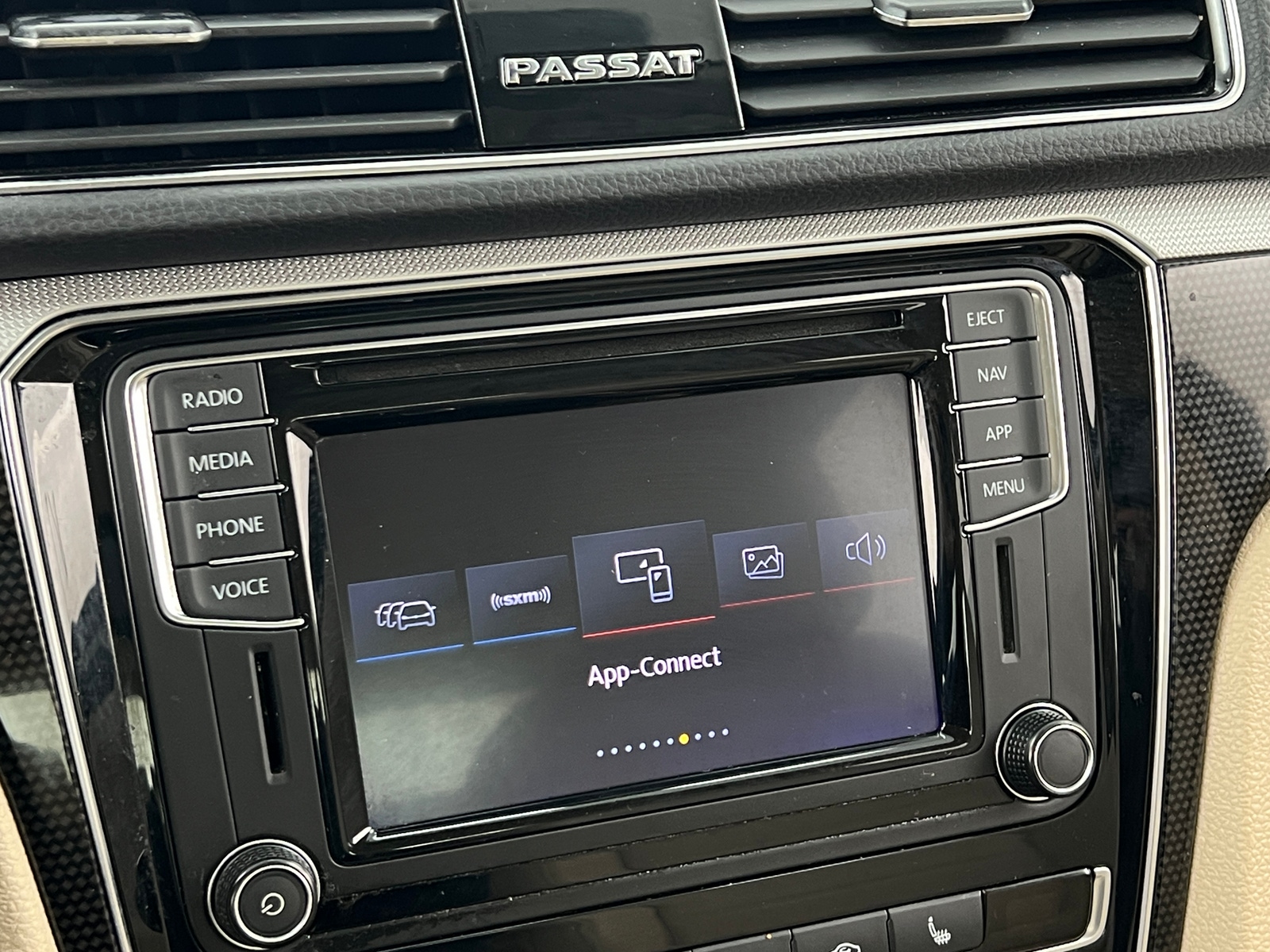 Thumbnail: 2019 Volkswagen Passat - 3