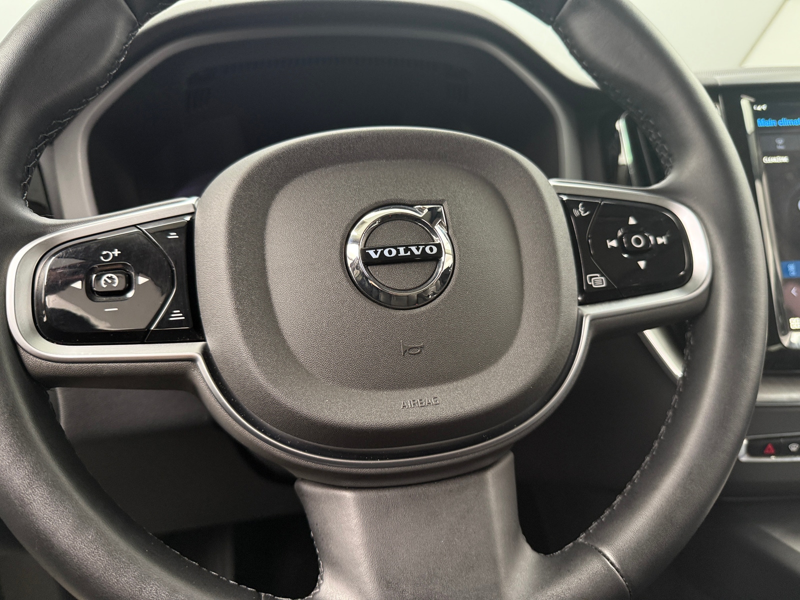 Thumbnail: 2025 Volvo XC60 - 4