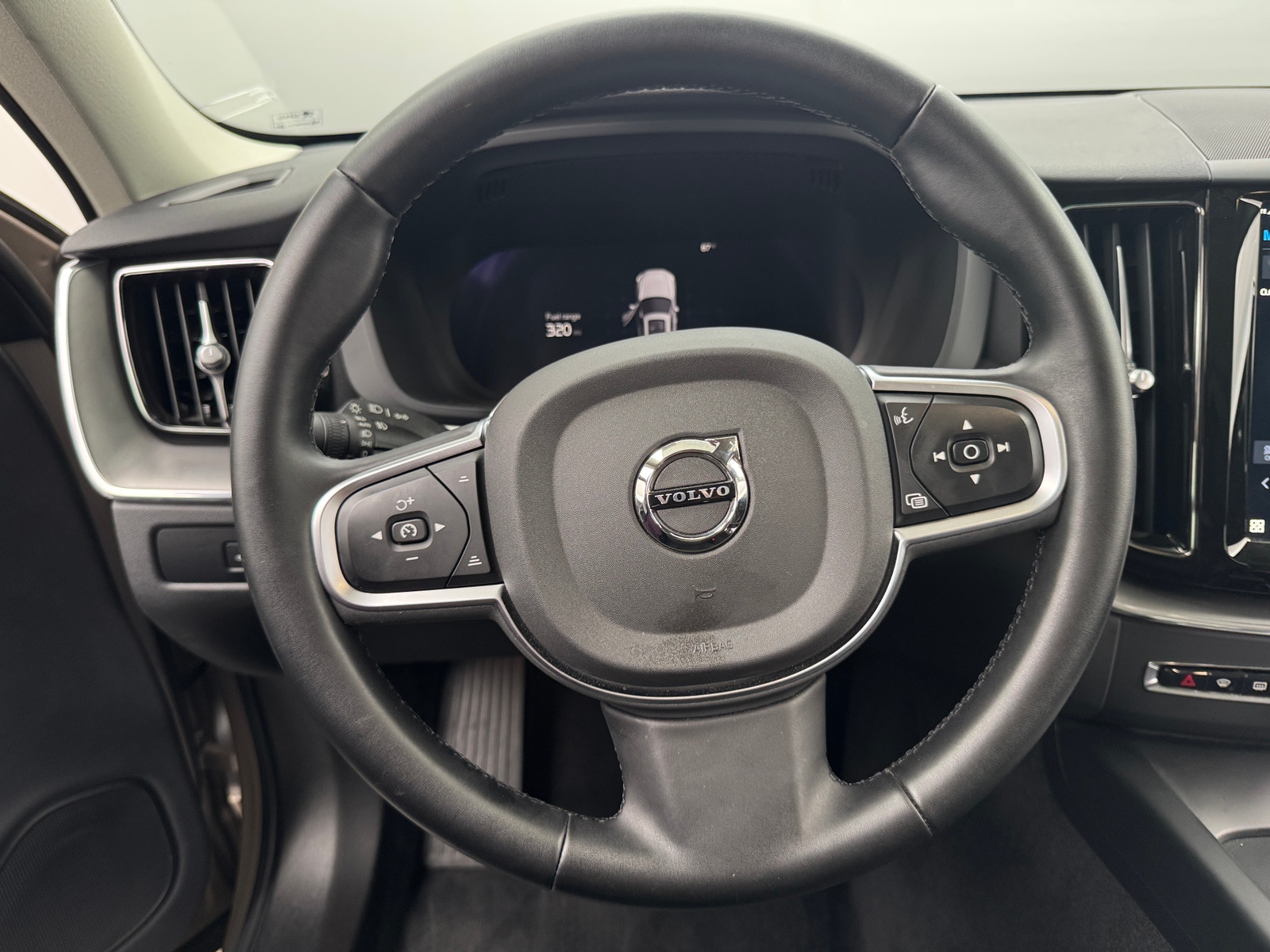 Thumbnail: 2025 Volvo XC60 - 4