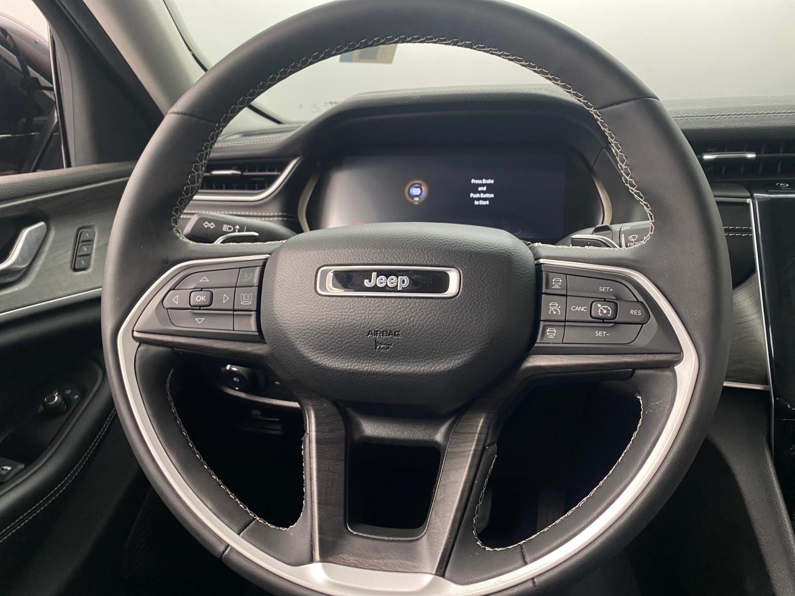 Thumbnail: 2023 Jeep Grand Cherokee - 4