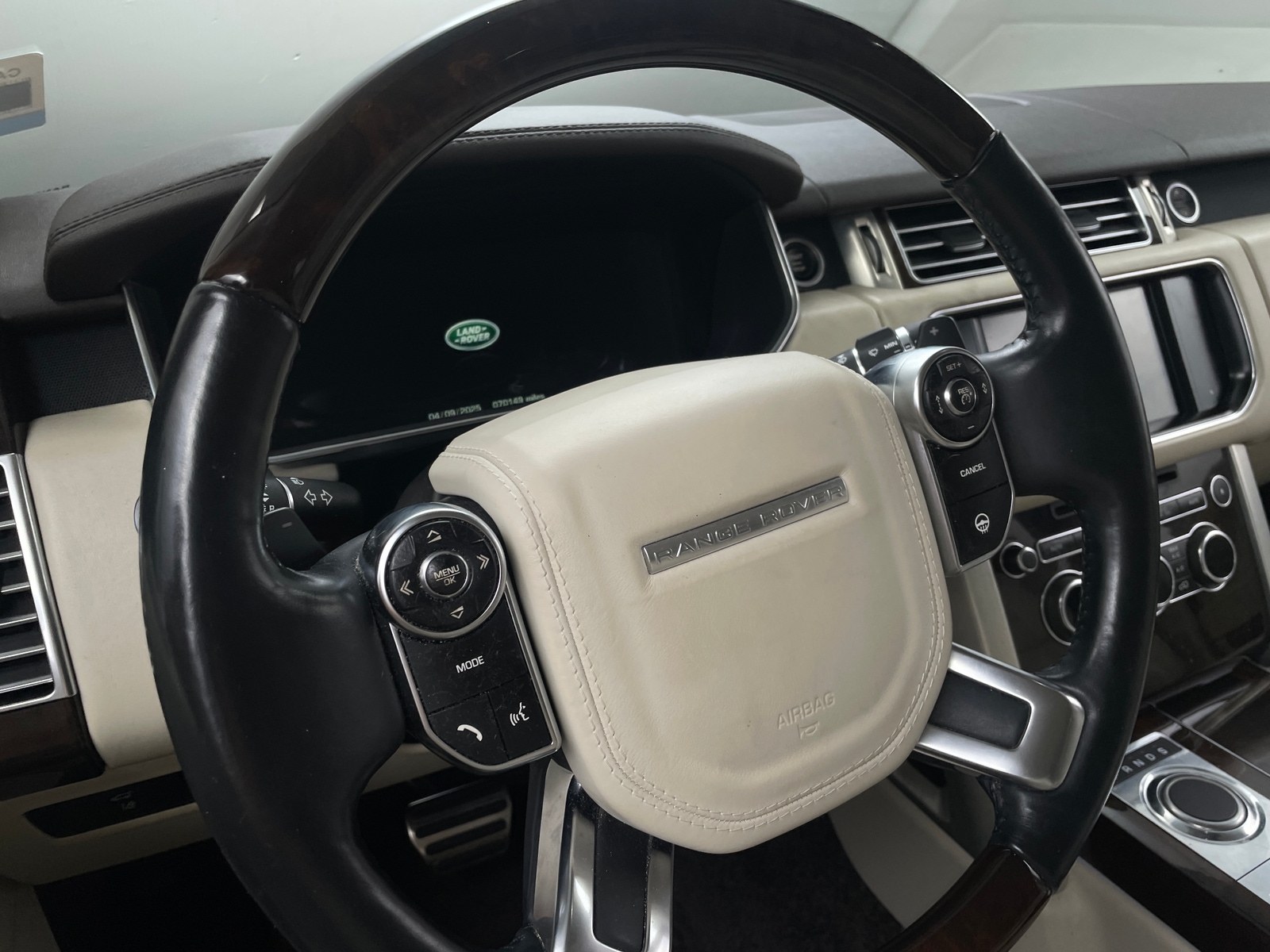Thumbnail: 2015 Land Rover Range Rover - 4