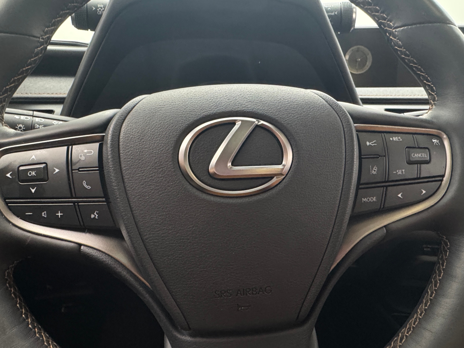 Thumbnail: 2021 Lexus UX - 4