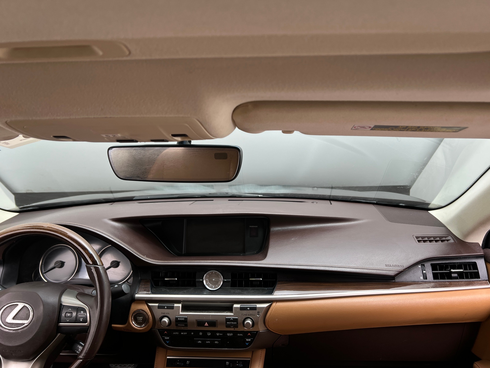 Thumbnail: 2016 Lexus ES - 2
