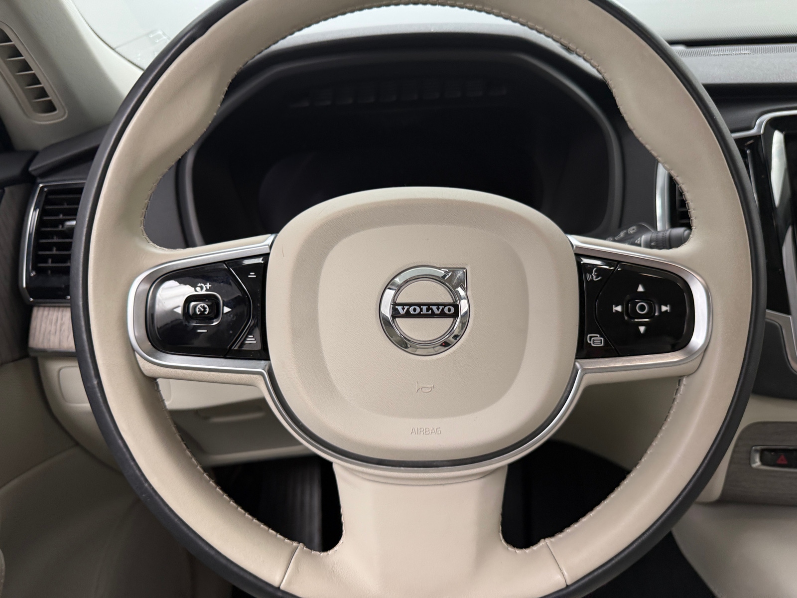 Thumbnail: 2023 Volvo XC90 - 4