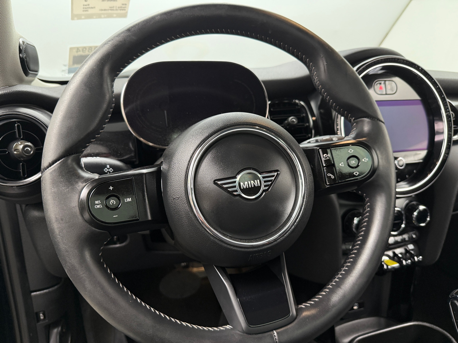 Thumbnail: 2023 MINI Cooper Hardtop - 4