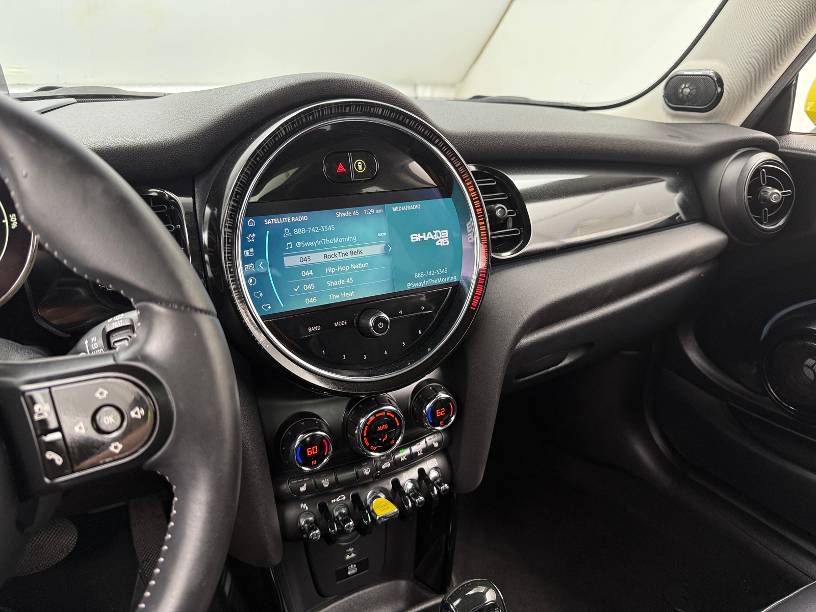 Thumbnail: 2023 MINI Cooper Hardtop - 3