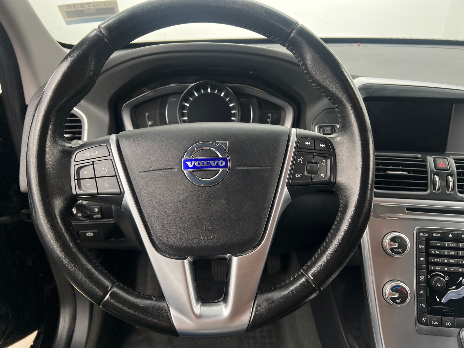 Thumbnail: 2017 Volvo XC60 - 5