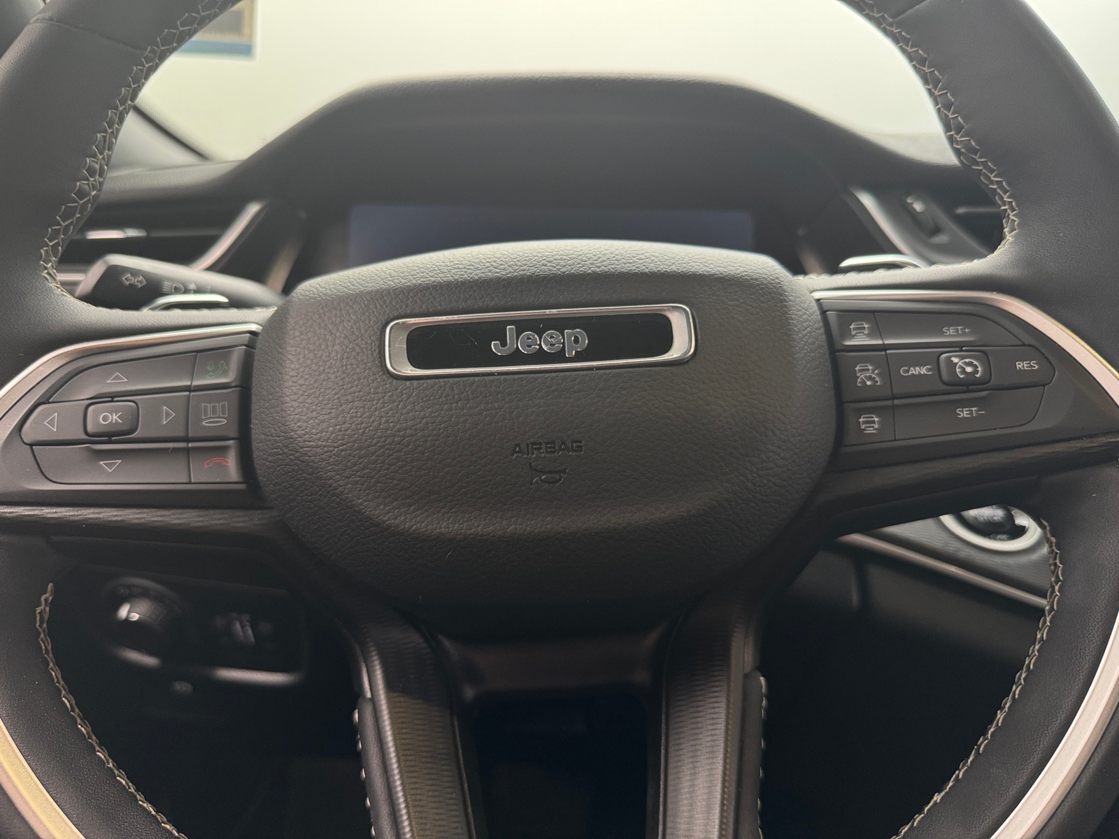 Thumbnail: 2024 Jeep Grand Cherokee - 4