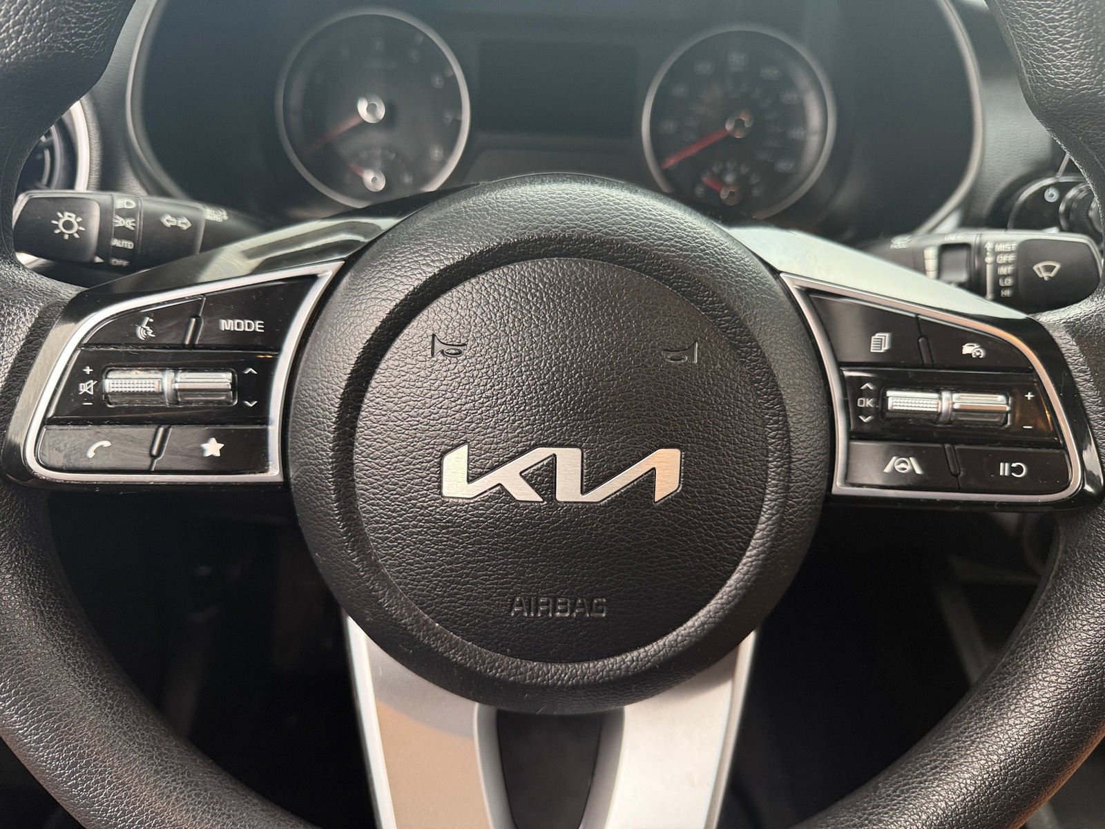 Thumbnail: 2023 Kia Forte - 5
