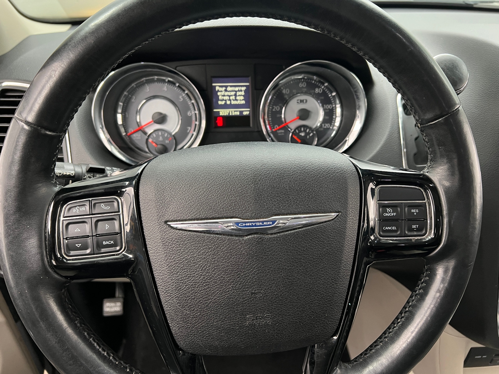 Thumbnail: 2014 Chrysler Town & Country - 4
