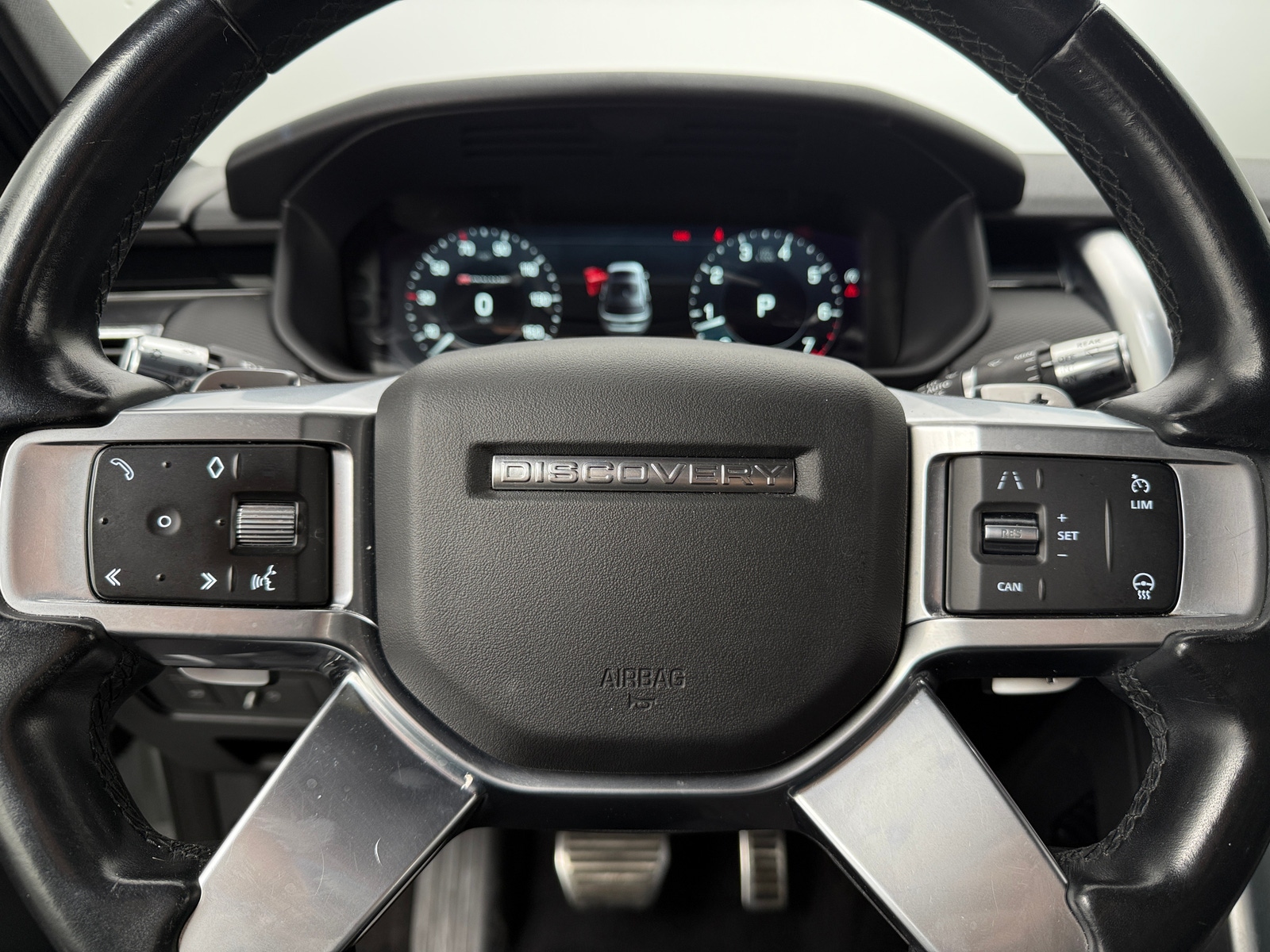 Thumbnail: 2021 Land Rover Discovery - 4