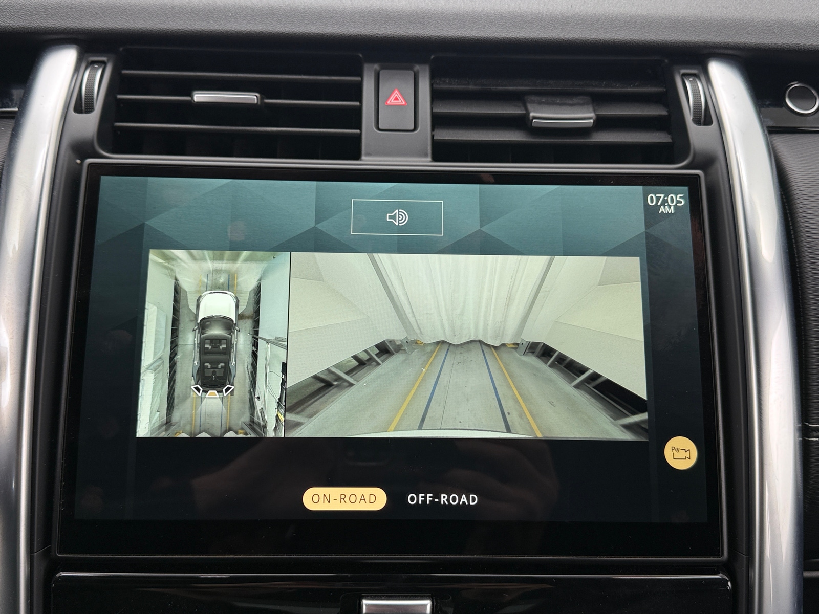 Thumbnail: 2021 Land Rover Discovery - 3