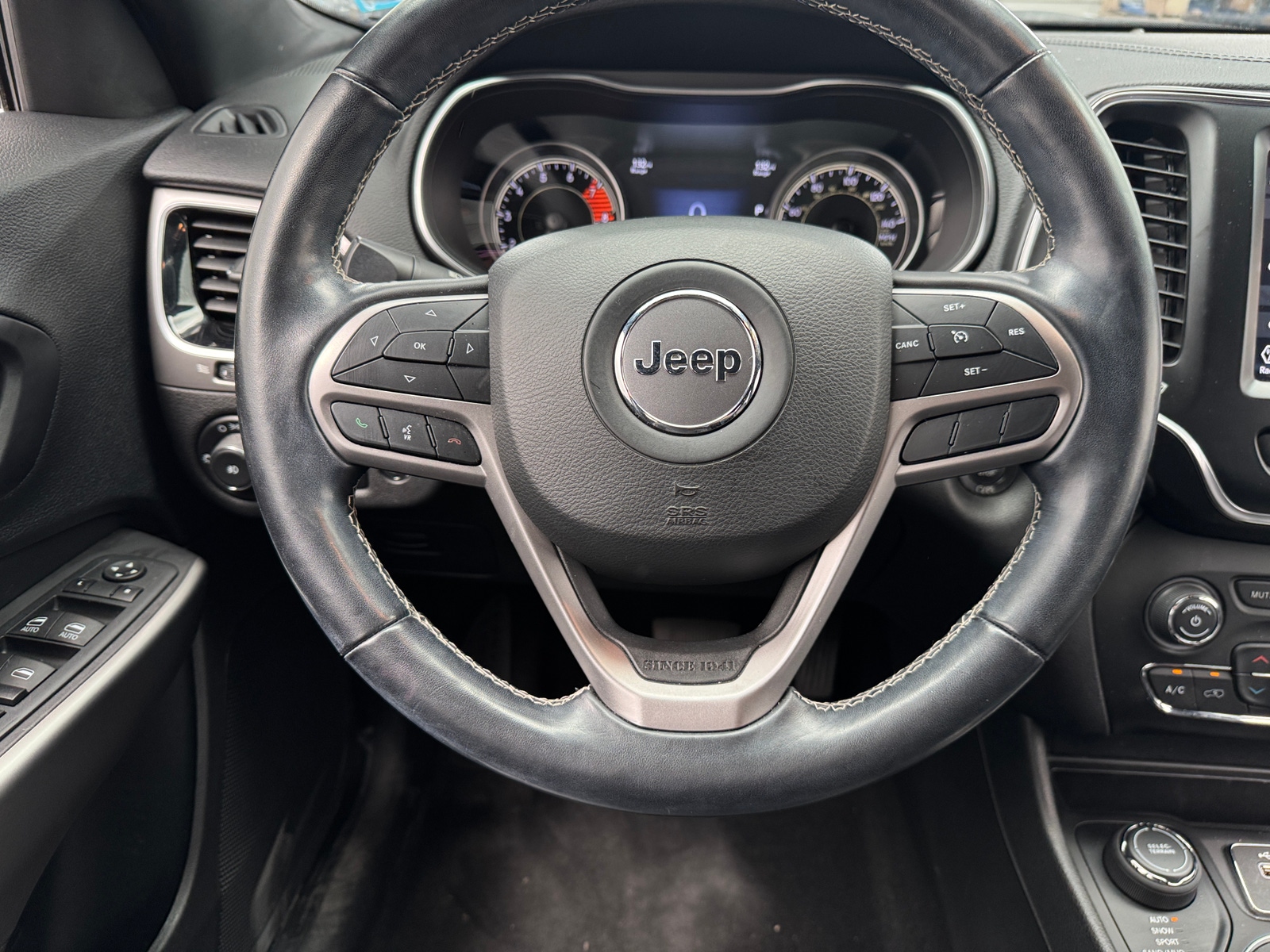 Thumbnail: 2021 Jeep Cherokee - 4