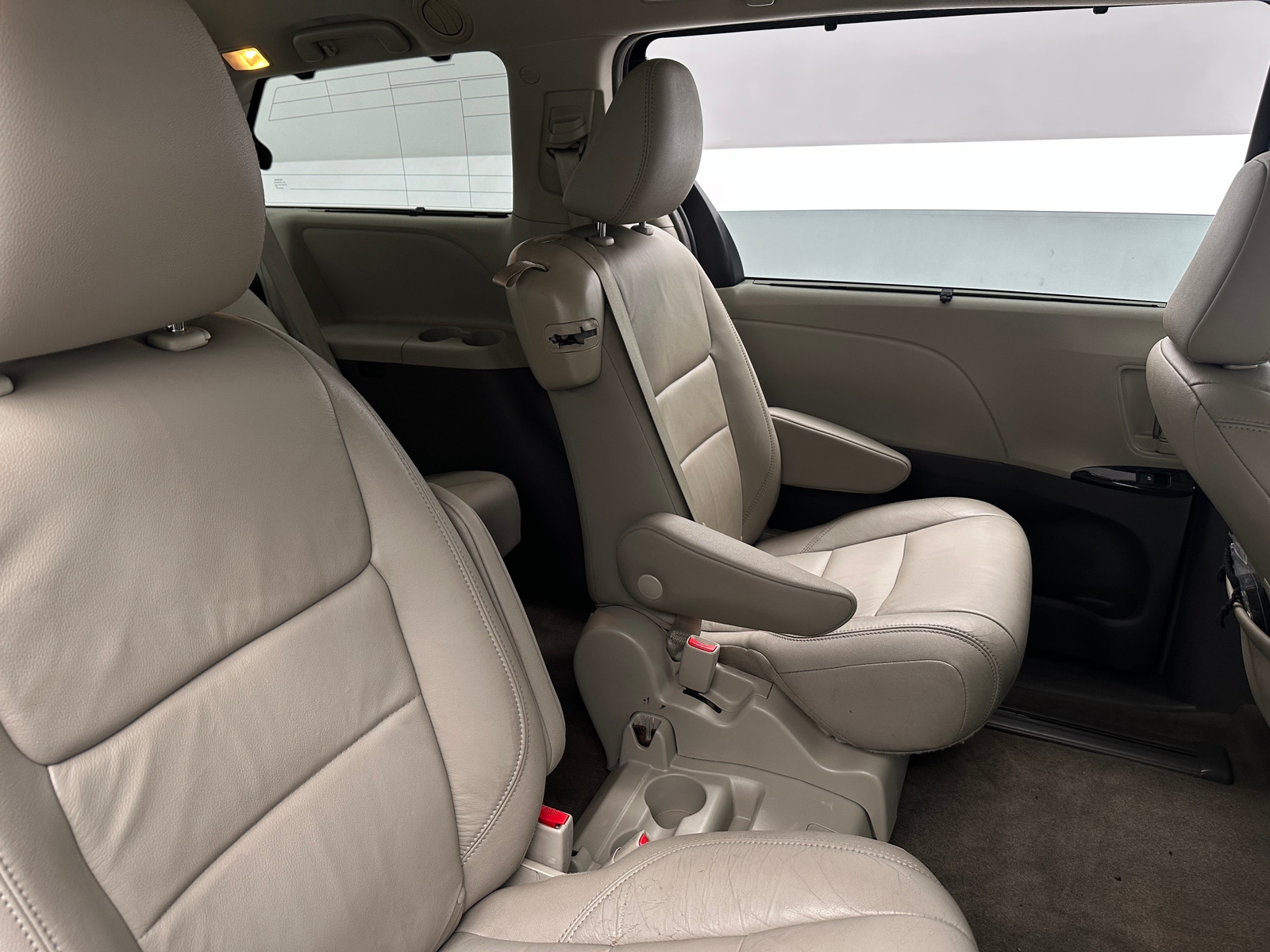 Thumbnail: 2018 Toyota Sienna - 5