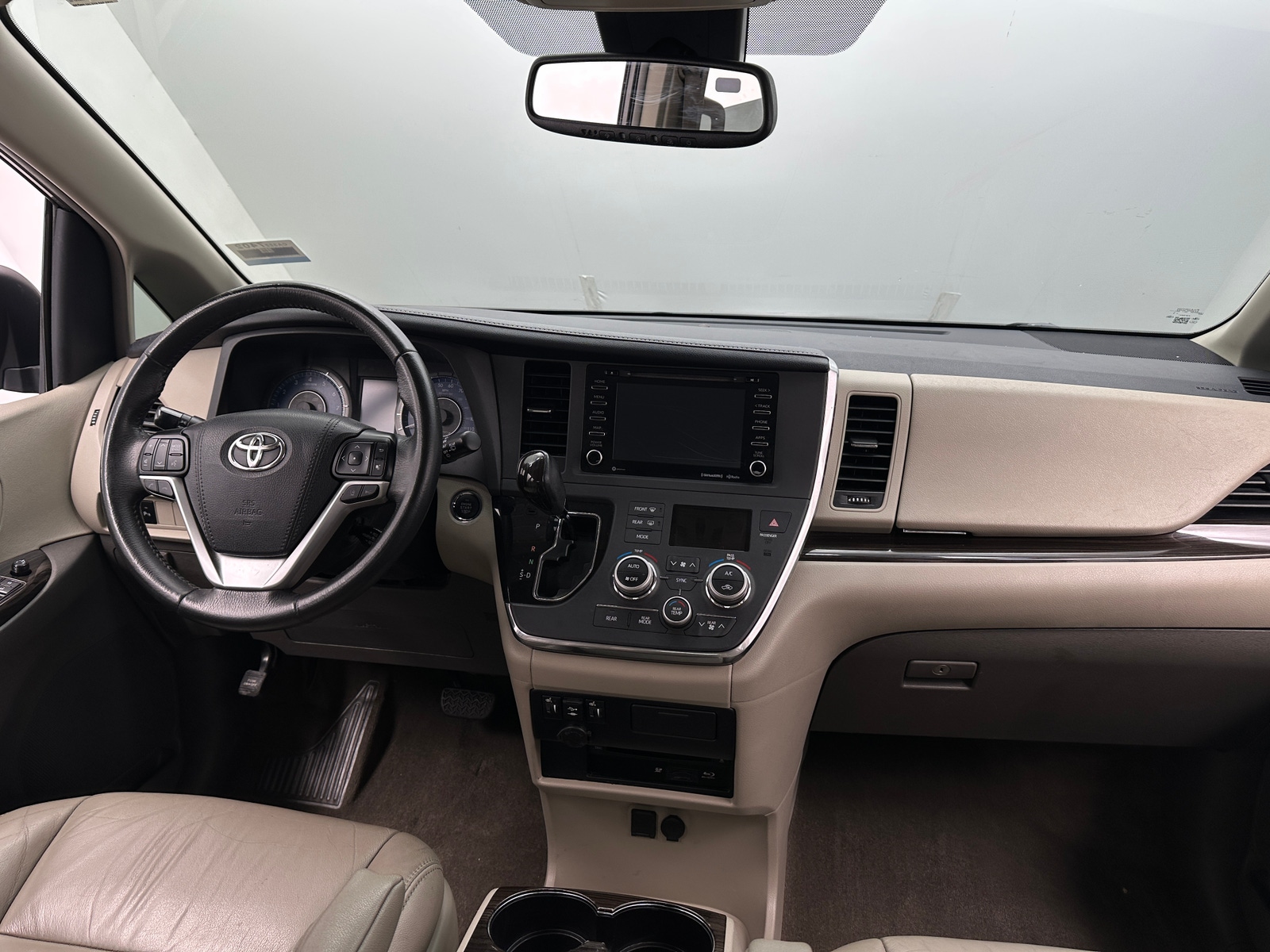 Thumbnail: 2018 Toyota Sienna - 2