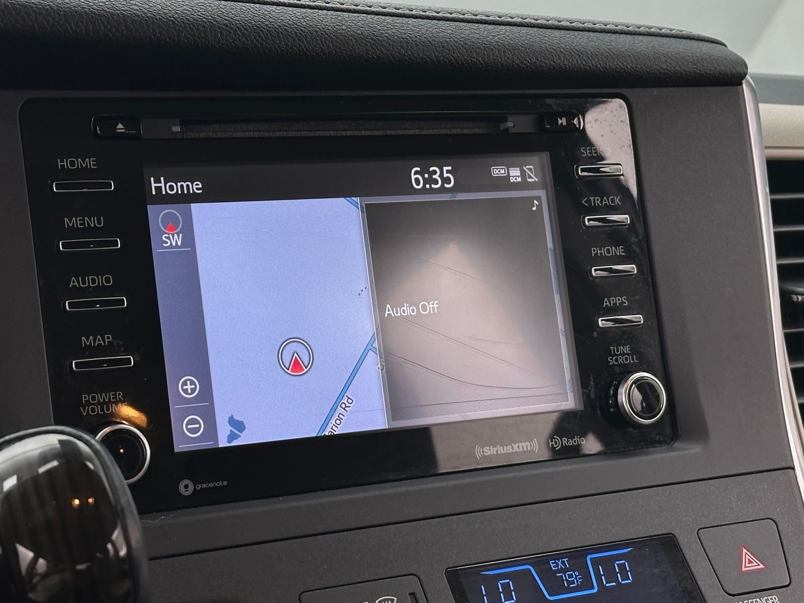 Thumbnail: 2018 Toyota Sienna - 3