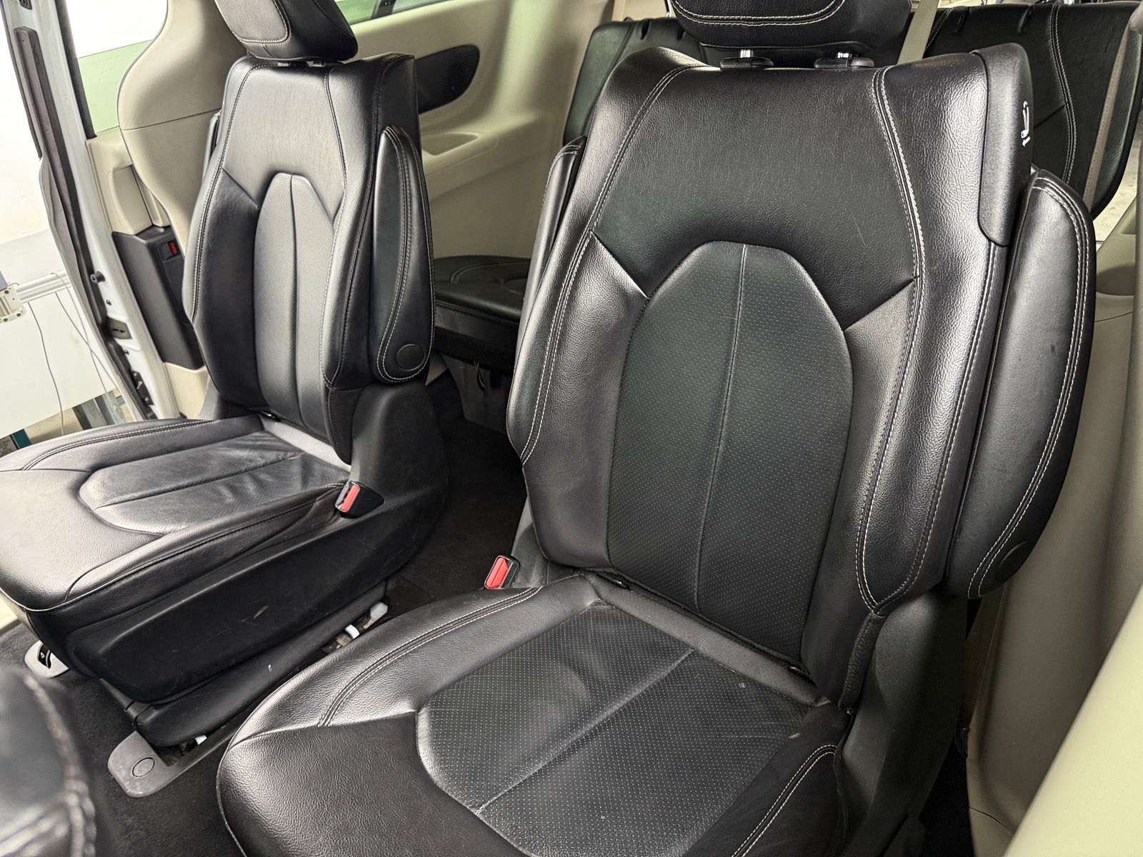 Thumbnail: 2022 Chrysler Pacifica - 5