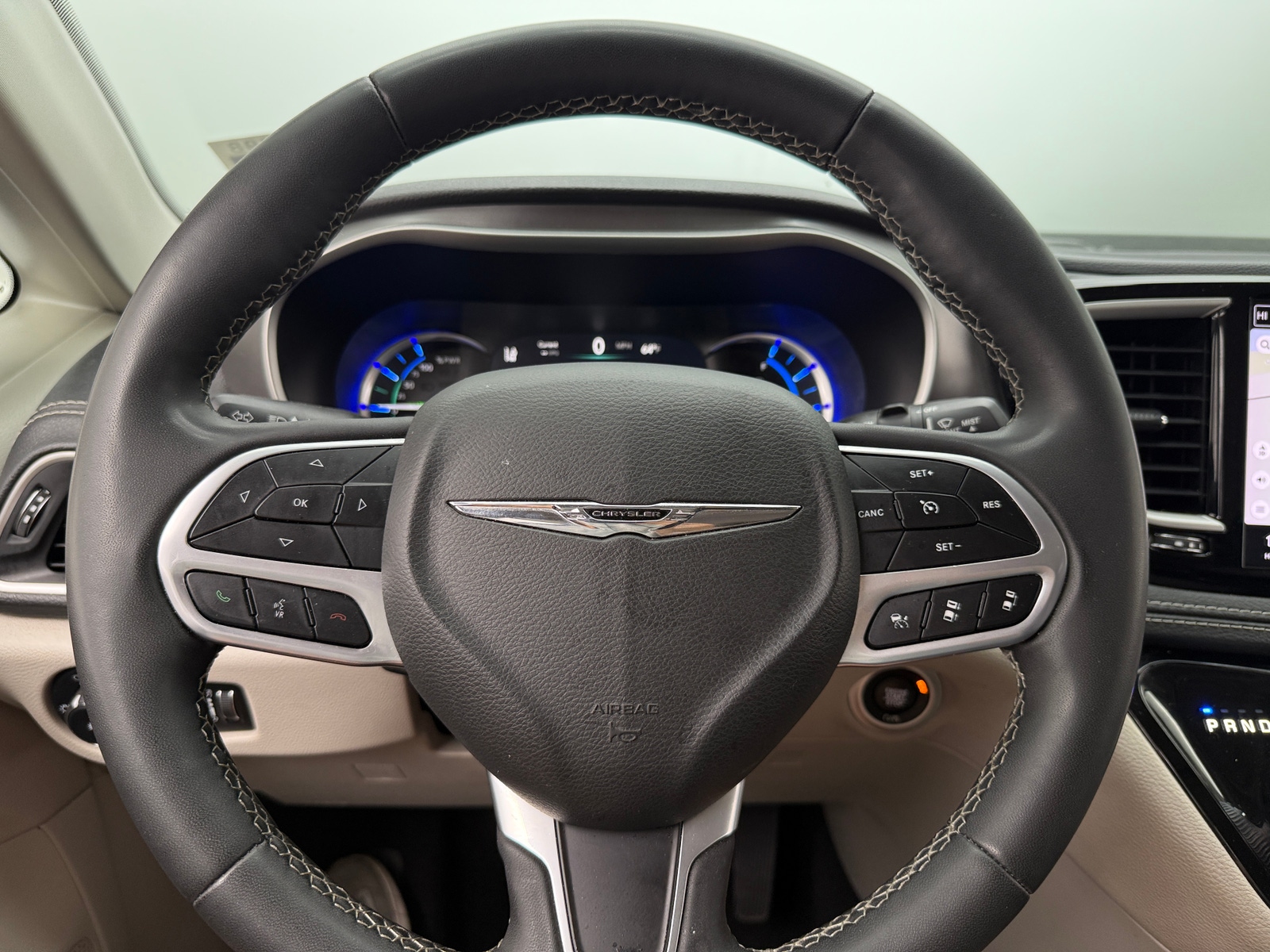 Thumbnail: 2022 Chrysler Pacifica - 4