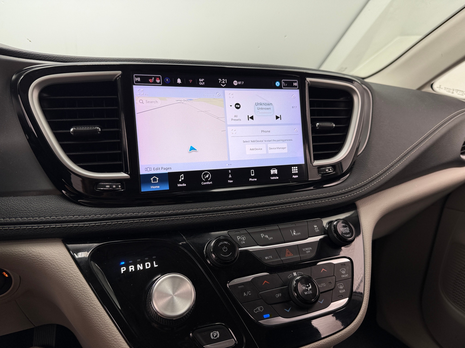 Thumbnail: 2022 Chrysler Pacifica - 3