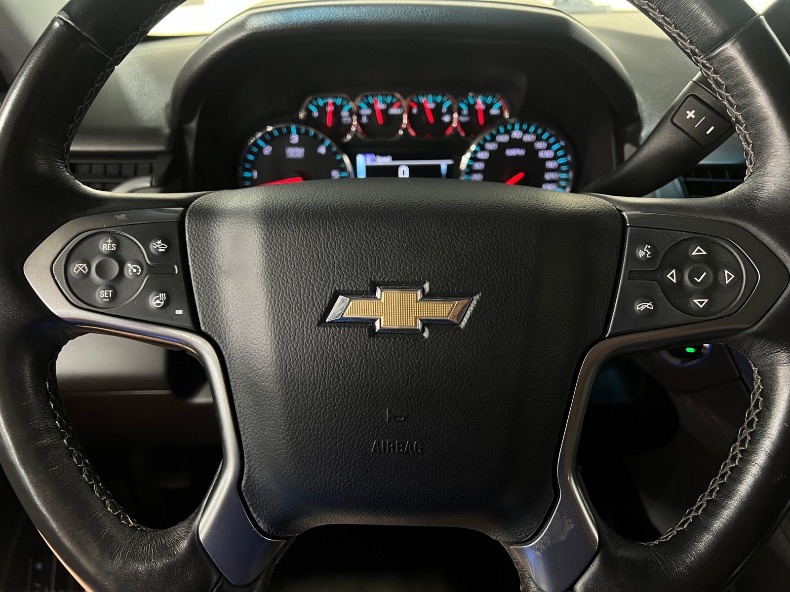 Thumbnail: 2017 Chevrolet Suburban - 4