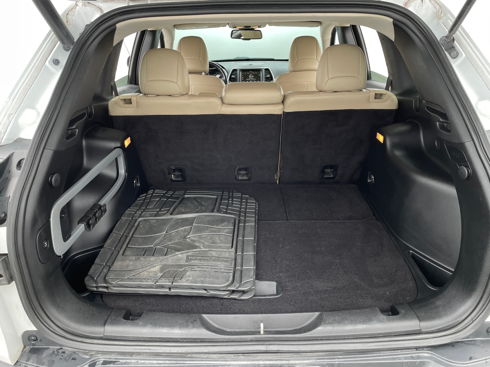 Thumbnail: 2015 Jeep Cherokee - 6