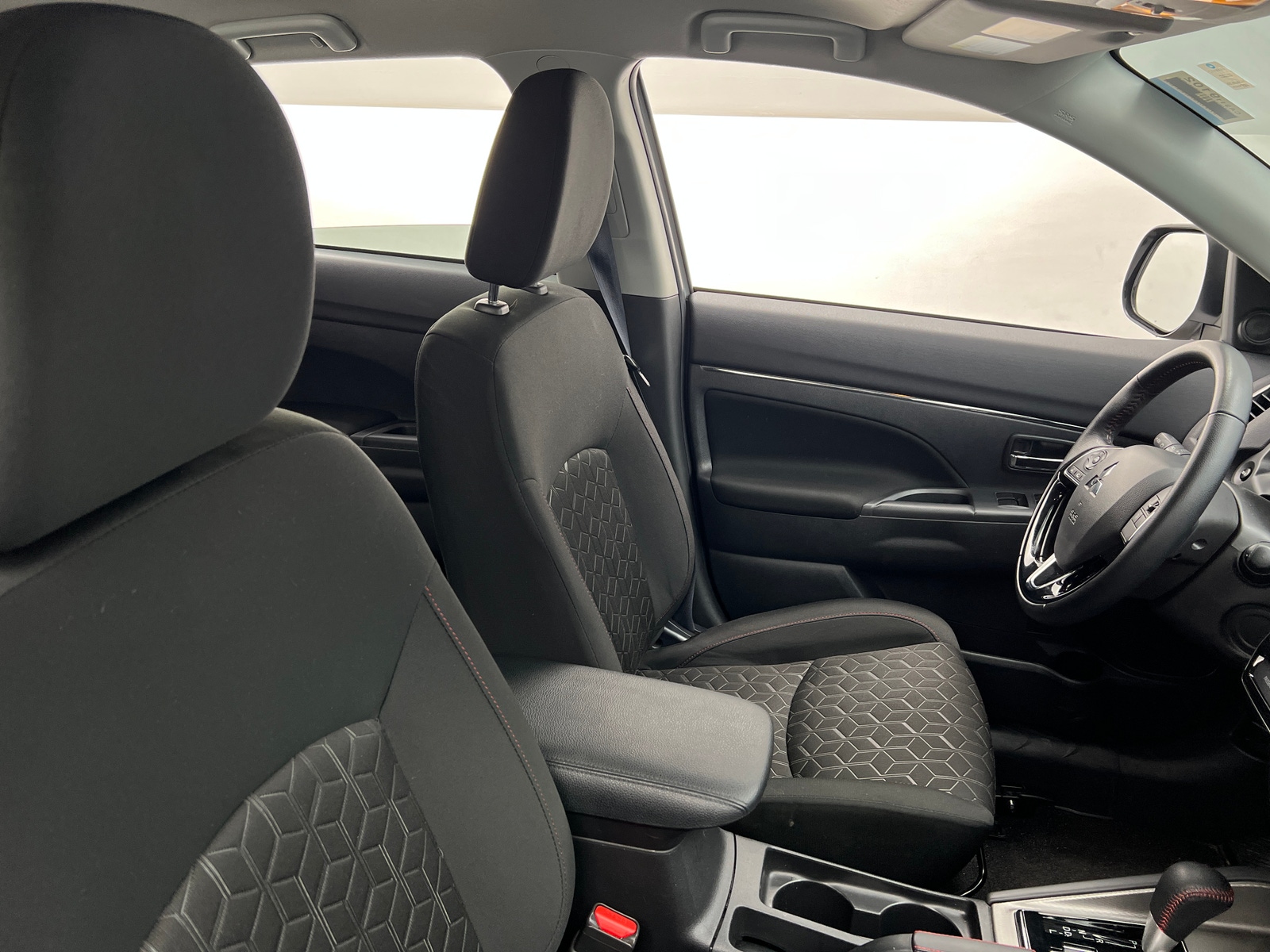 Thumbnail: 2024 Mitsubishi Outlander Sport - 2