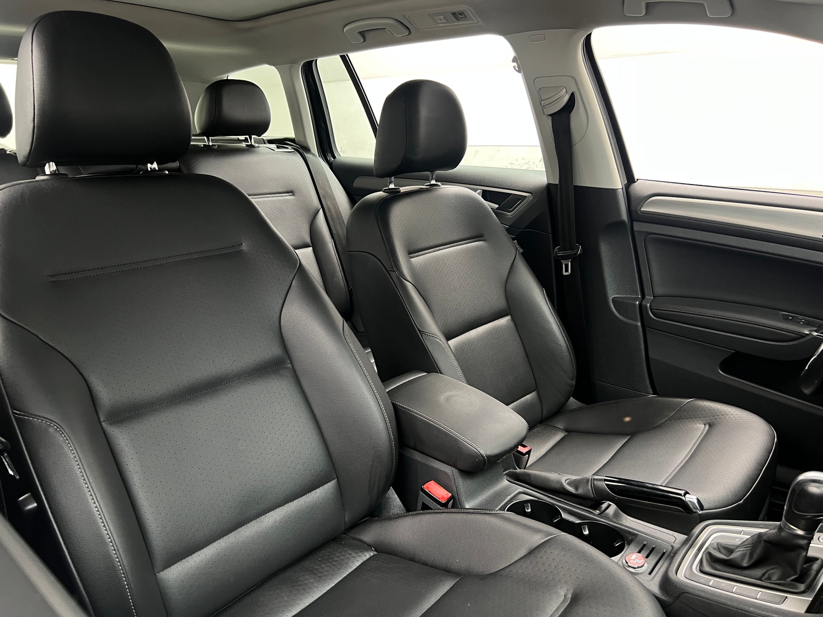Thumbnail: 2016 Volkswagen e-Golf - 2