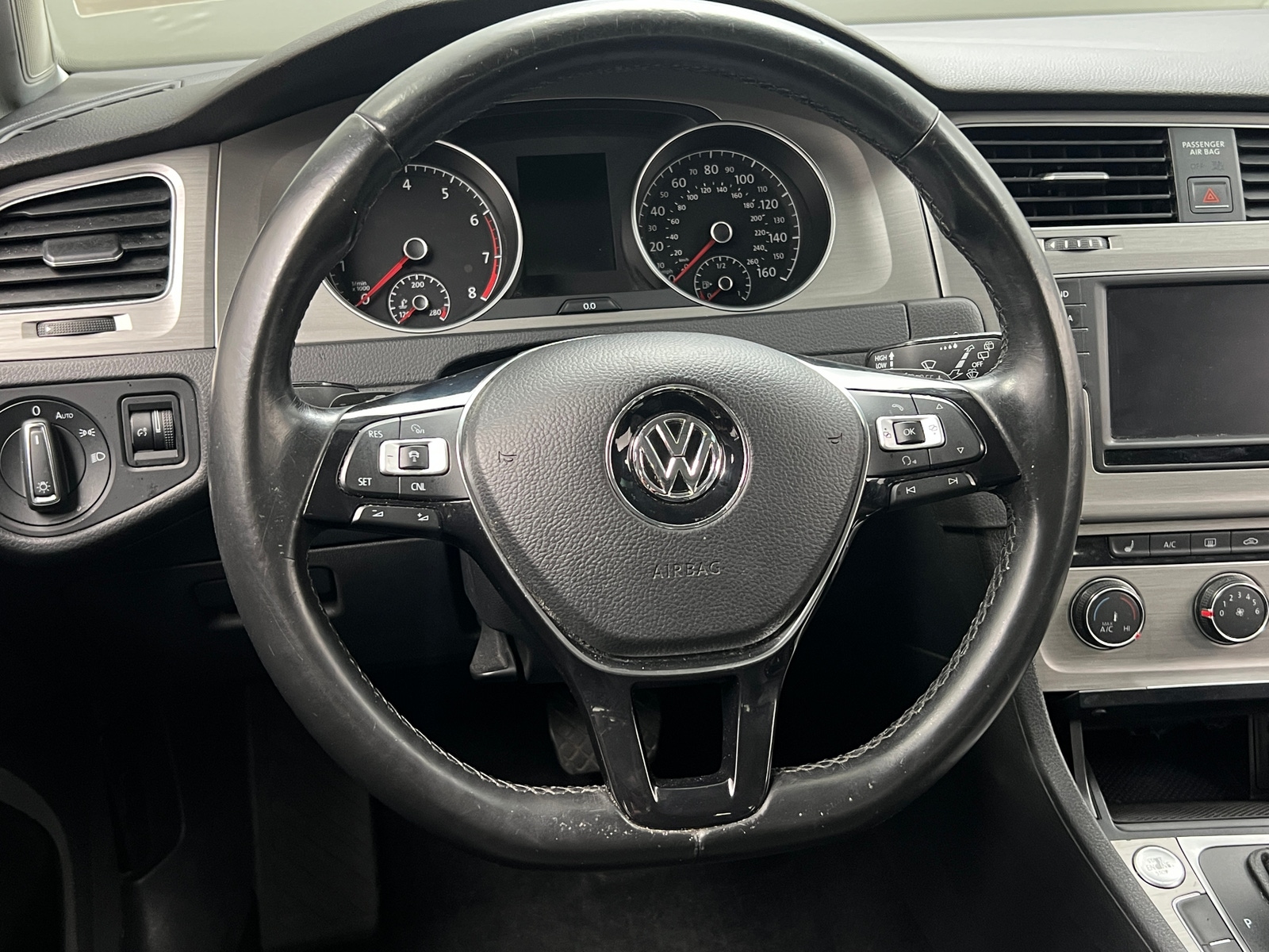 Thumbnail: 2016 Volkswagen e-Golf - 5