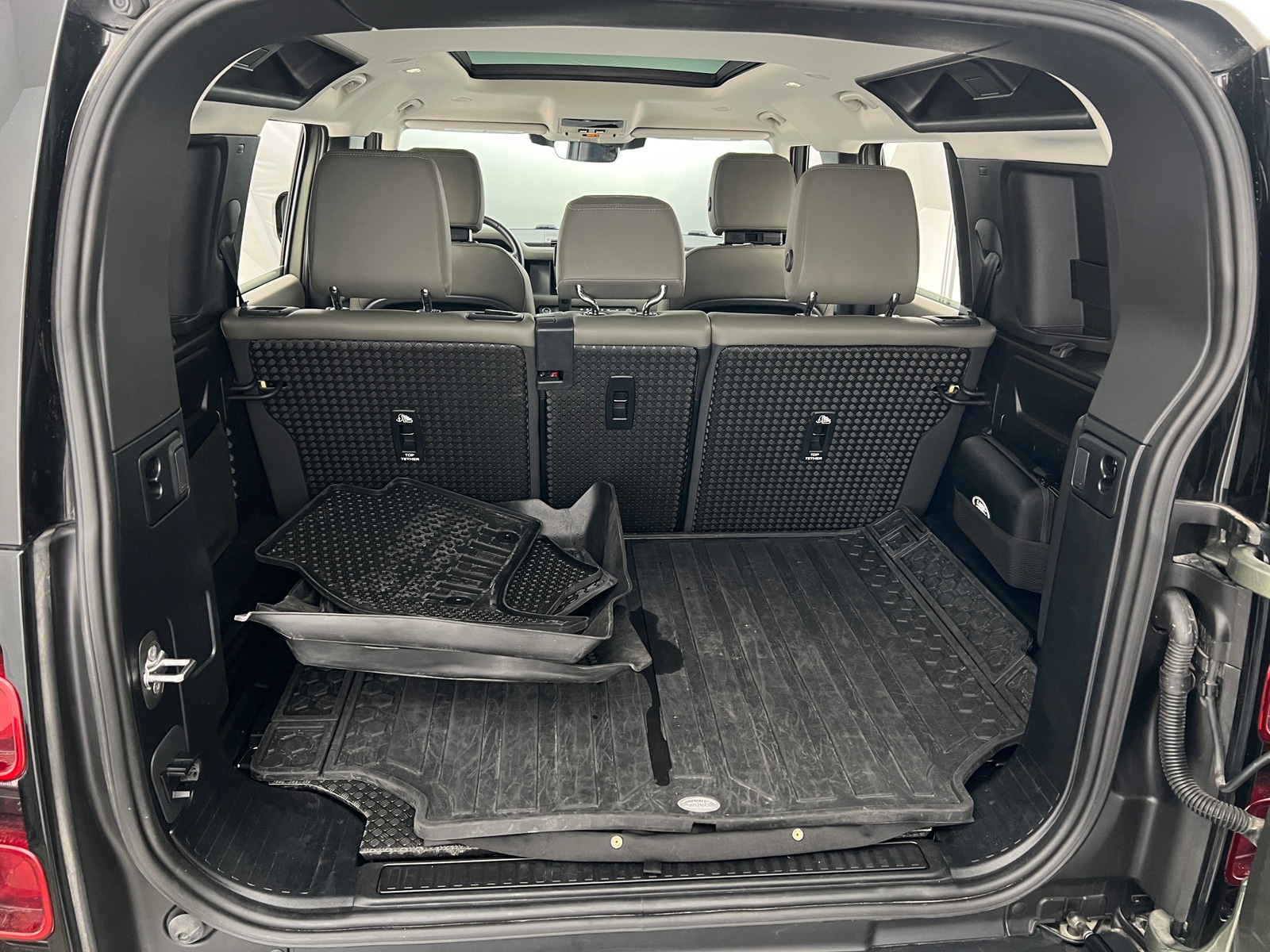 Thumbnail: 2023 Land Rover Defender - 6