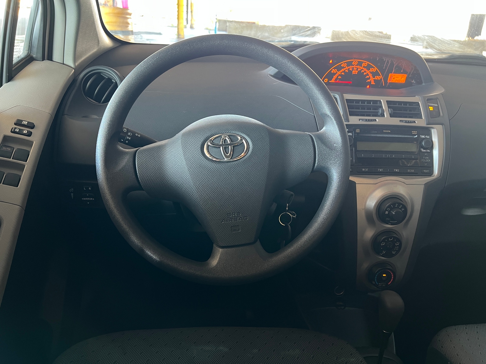 Thumbnail: 2011 Toyota Yaris - 5