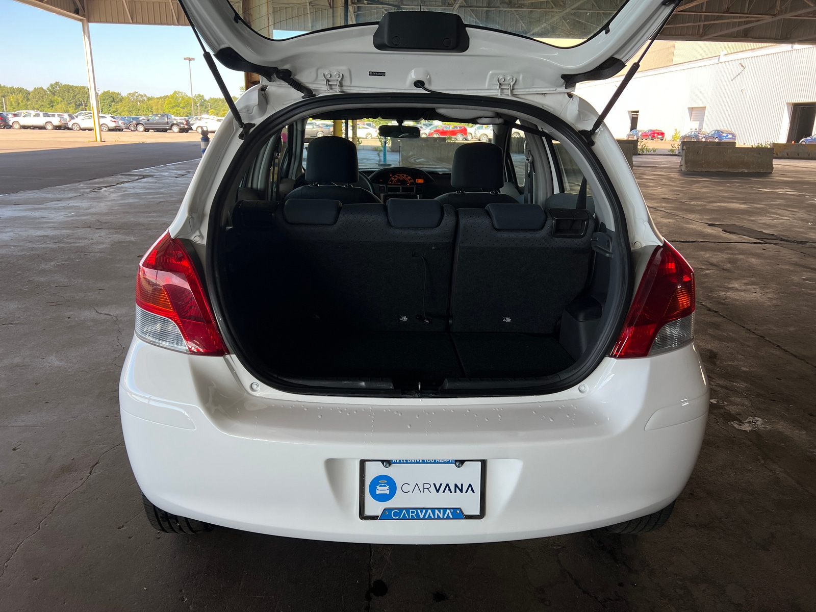Thumbnail: 2011 Toyota Yaris - 7