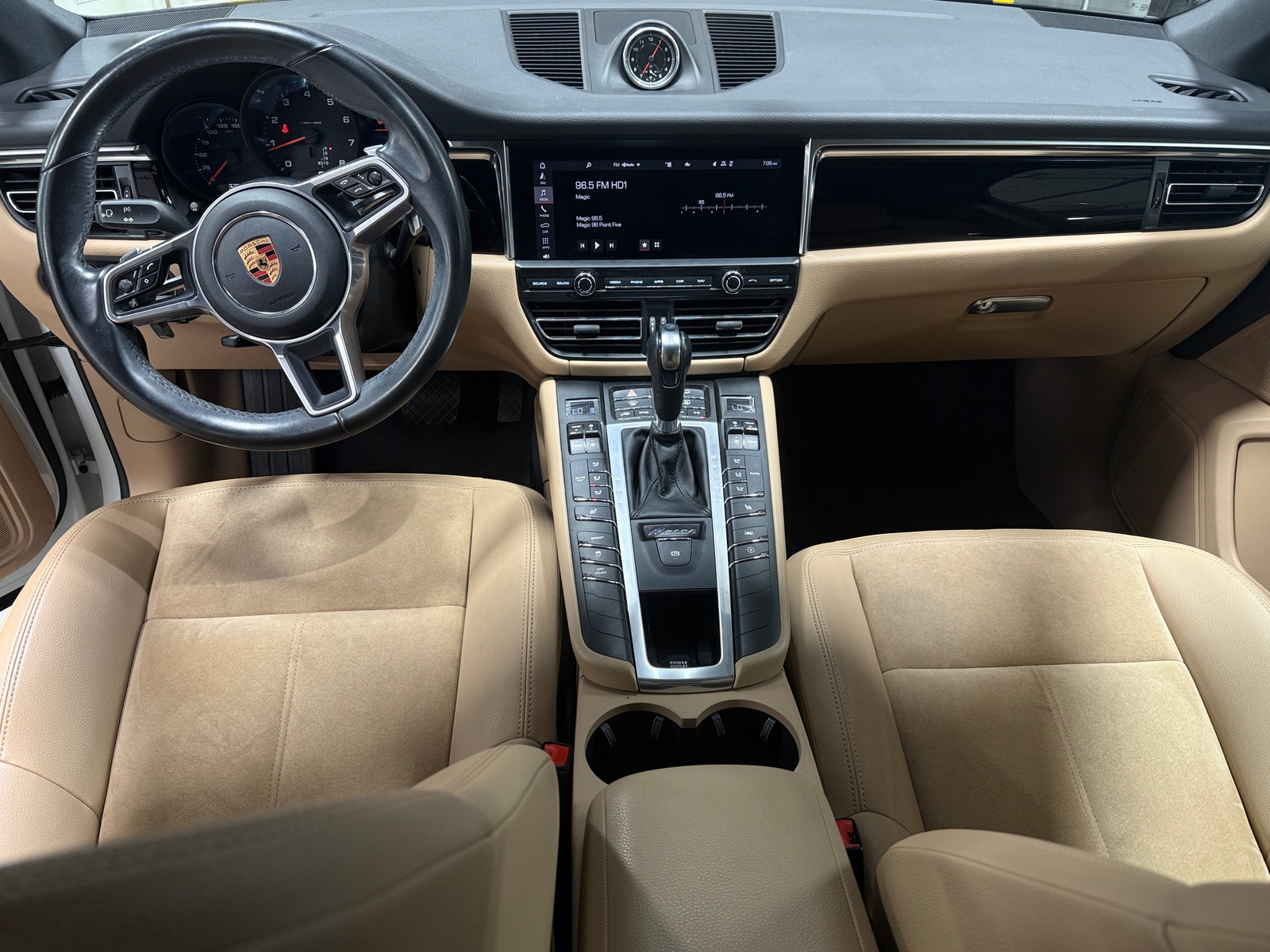 Thumbnail: 2020 Porsche Macan - 2