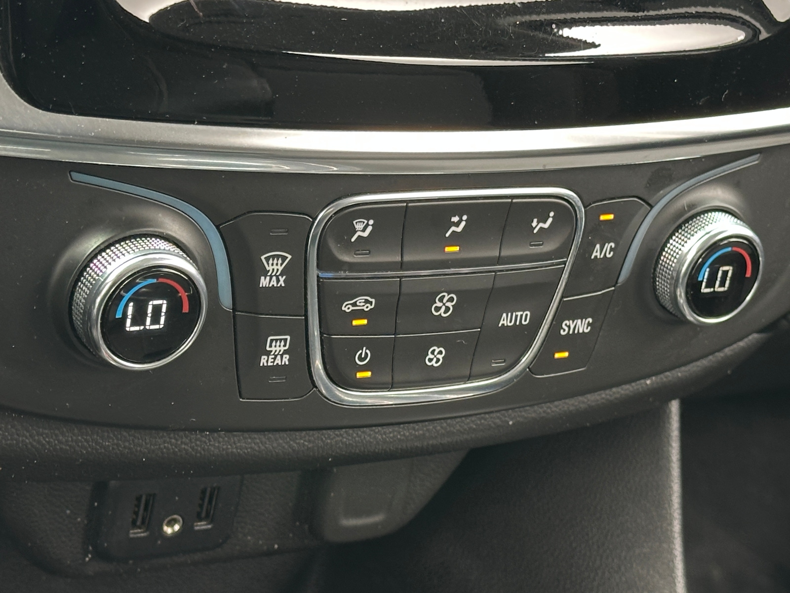Thumbnail: 2021 Chevrolet Traverse - 4