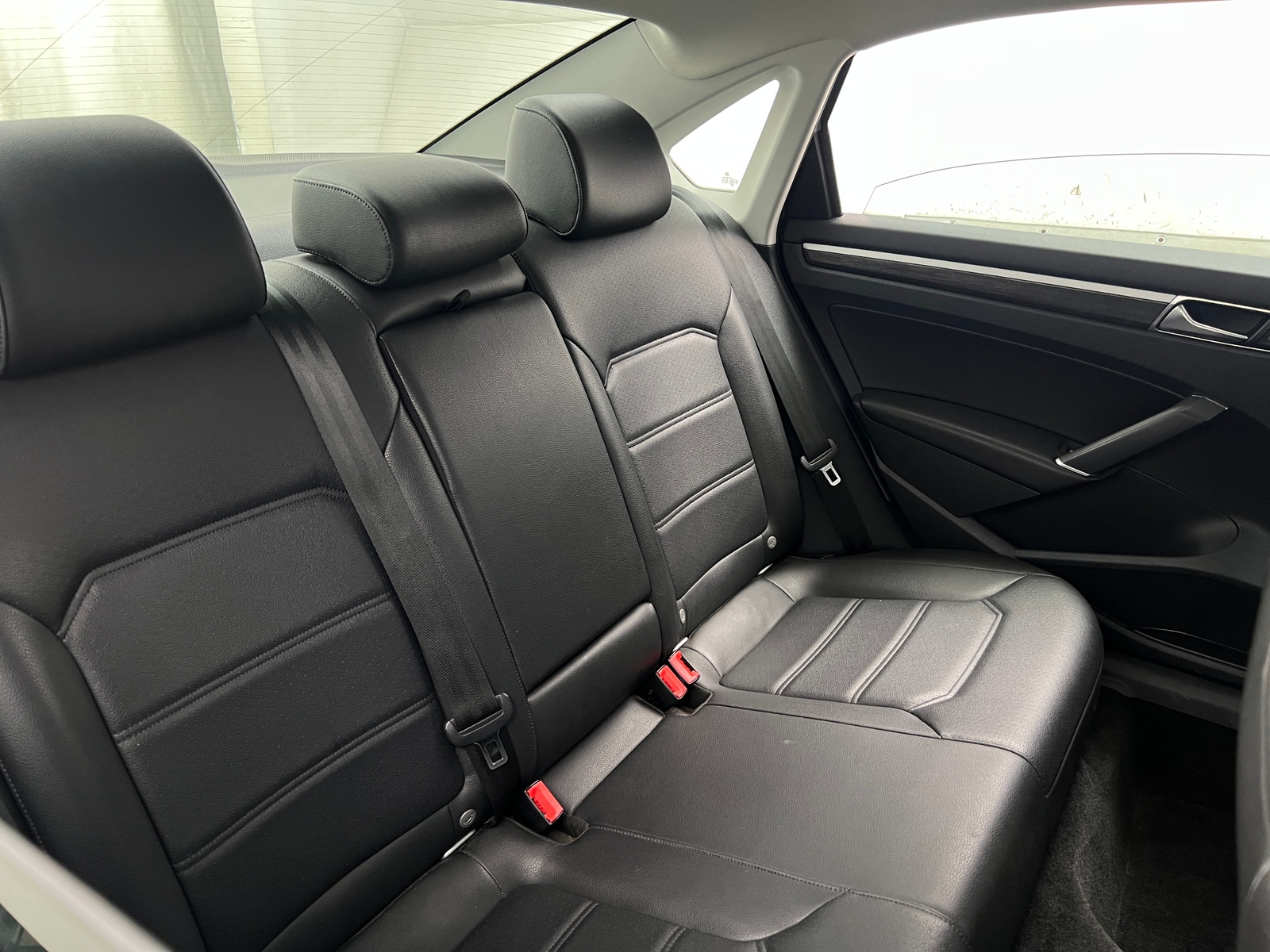 Thumbnail: 2017 Volkswagen Passat - 5