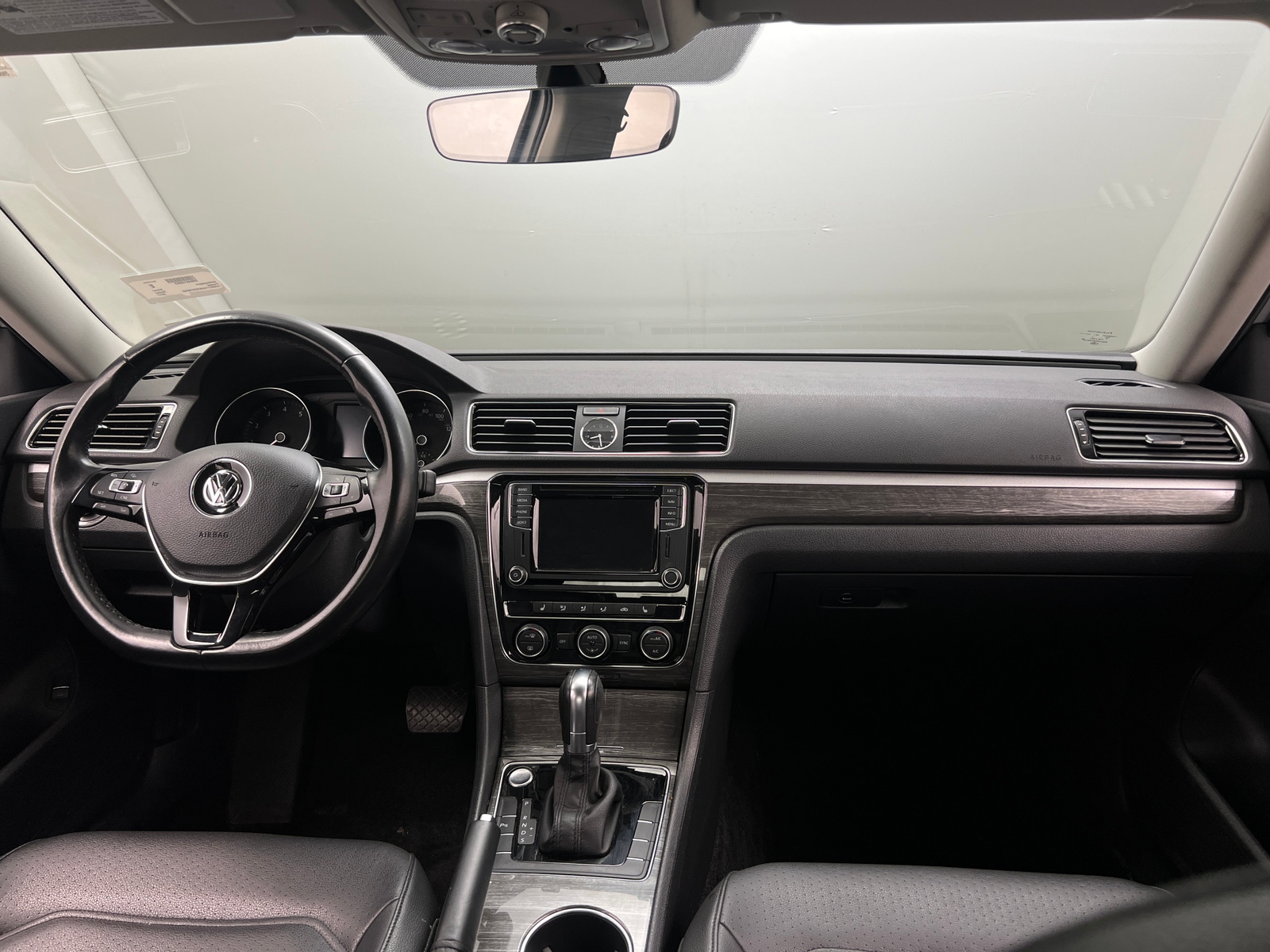 Thumbnail: 2017 Volkswagen Passat - 2