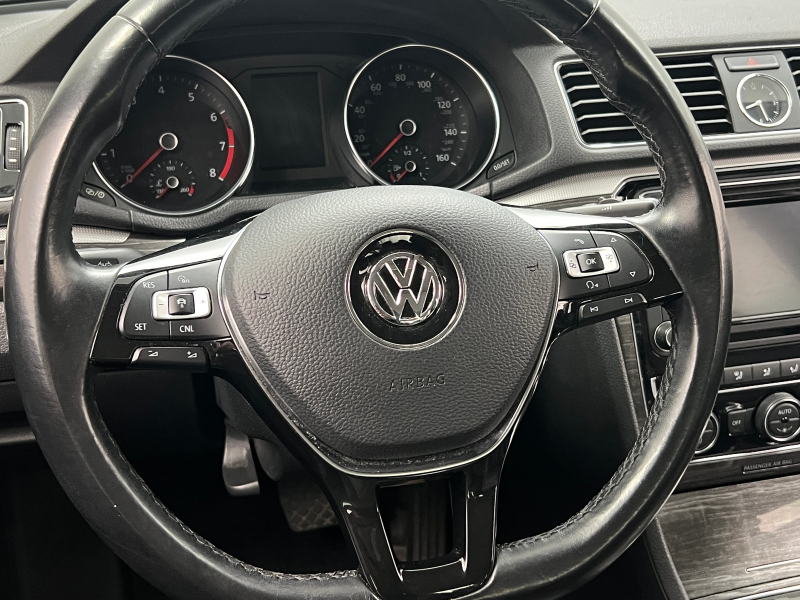 Thumbnail: 2017 Volkswagen Passat - 4