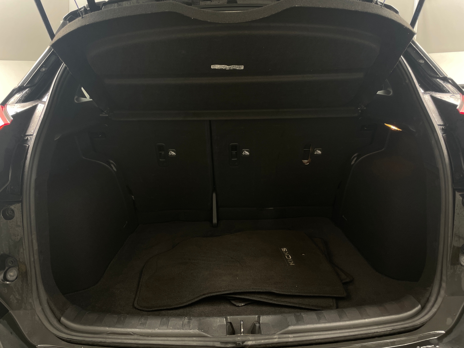 Thumbnail: 2018 Nissan Kicks - 7